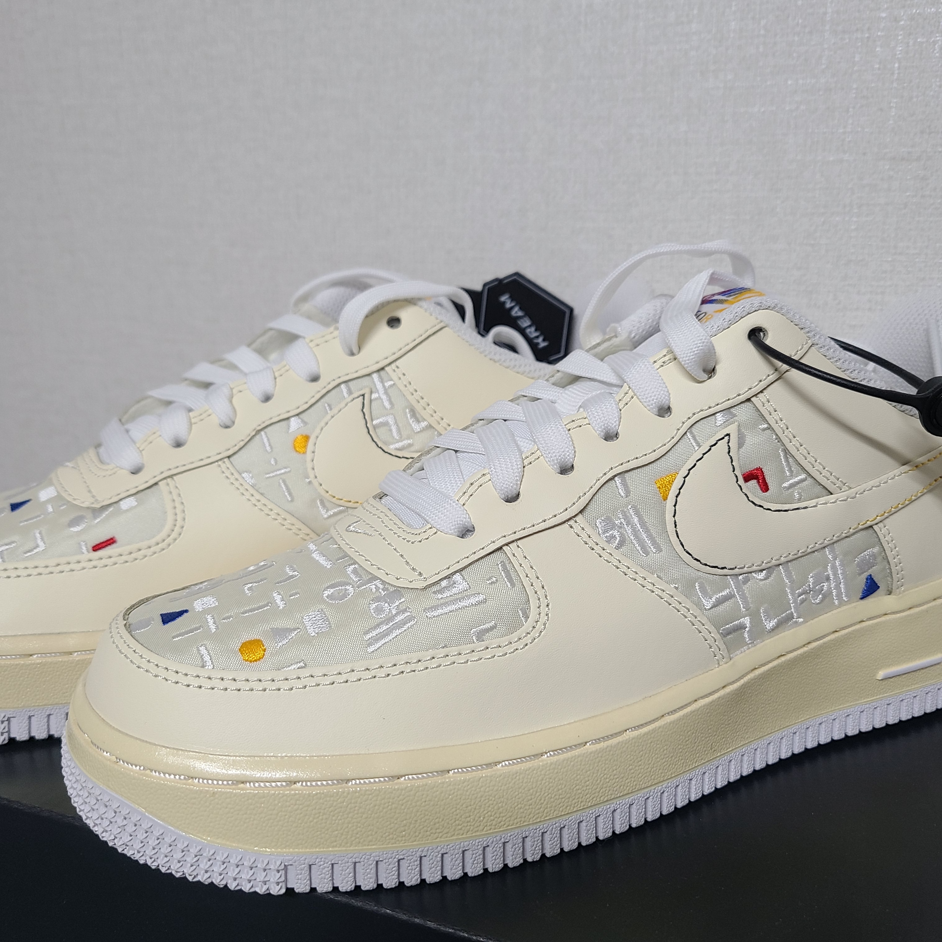 (W) Nike Air Force 1 '07 LV8 Hangul Day 착용 스타일 - 2