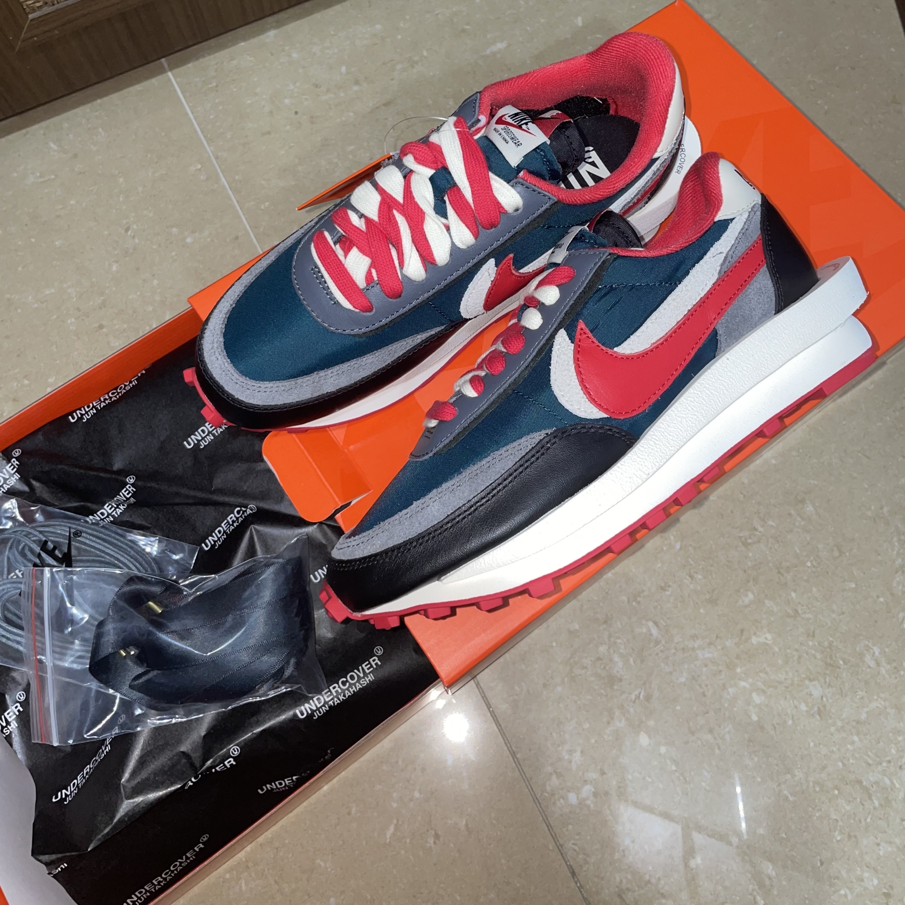 Nike x Sacai x Undercover LDWaffle Midnight Spruce University Red 착용 스타일 - 1