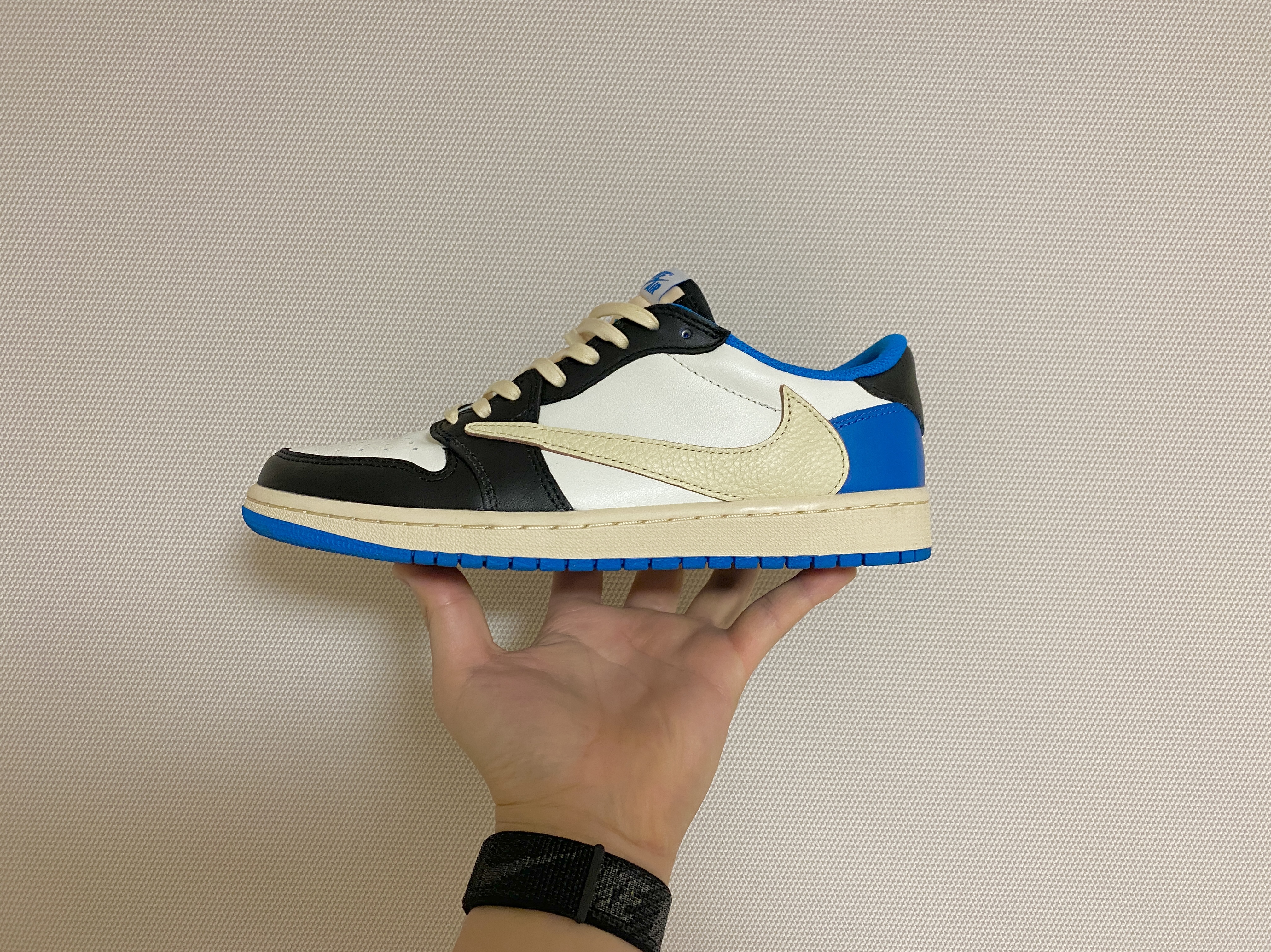 Jordan 1 x Travis Scott x Fragment Retro Low OG SP Military Blue 착용 스타일