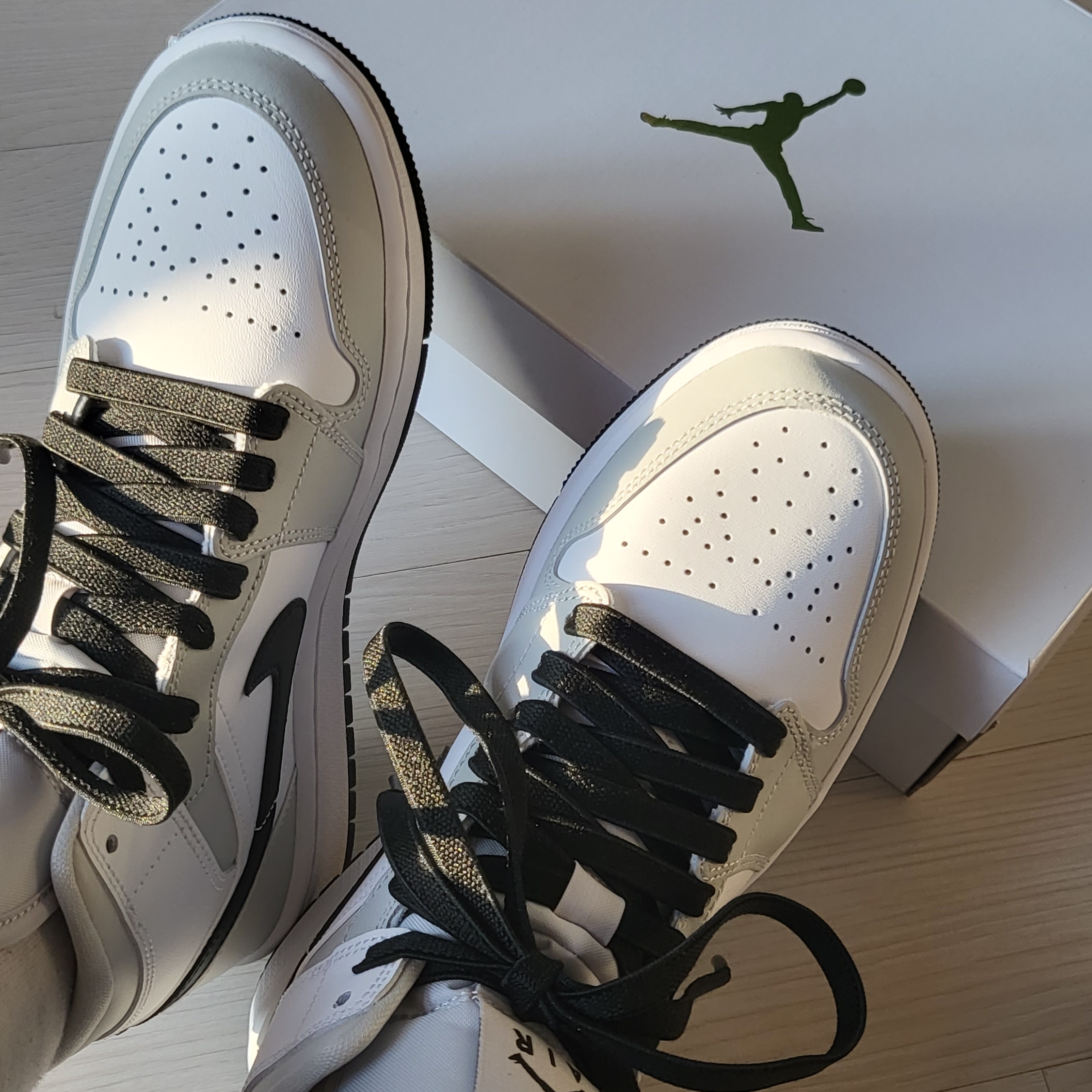 (W) Jordan 1 Mid Grey Fog 착용 스타일 - 1