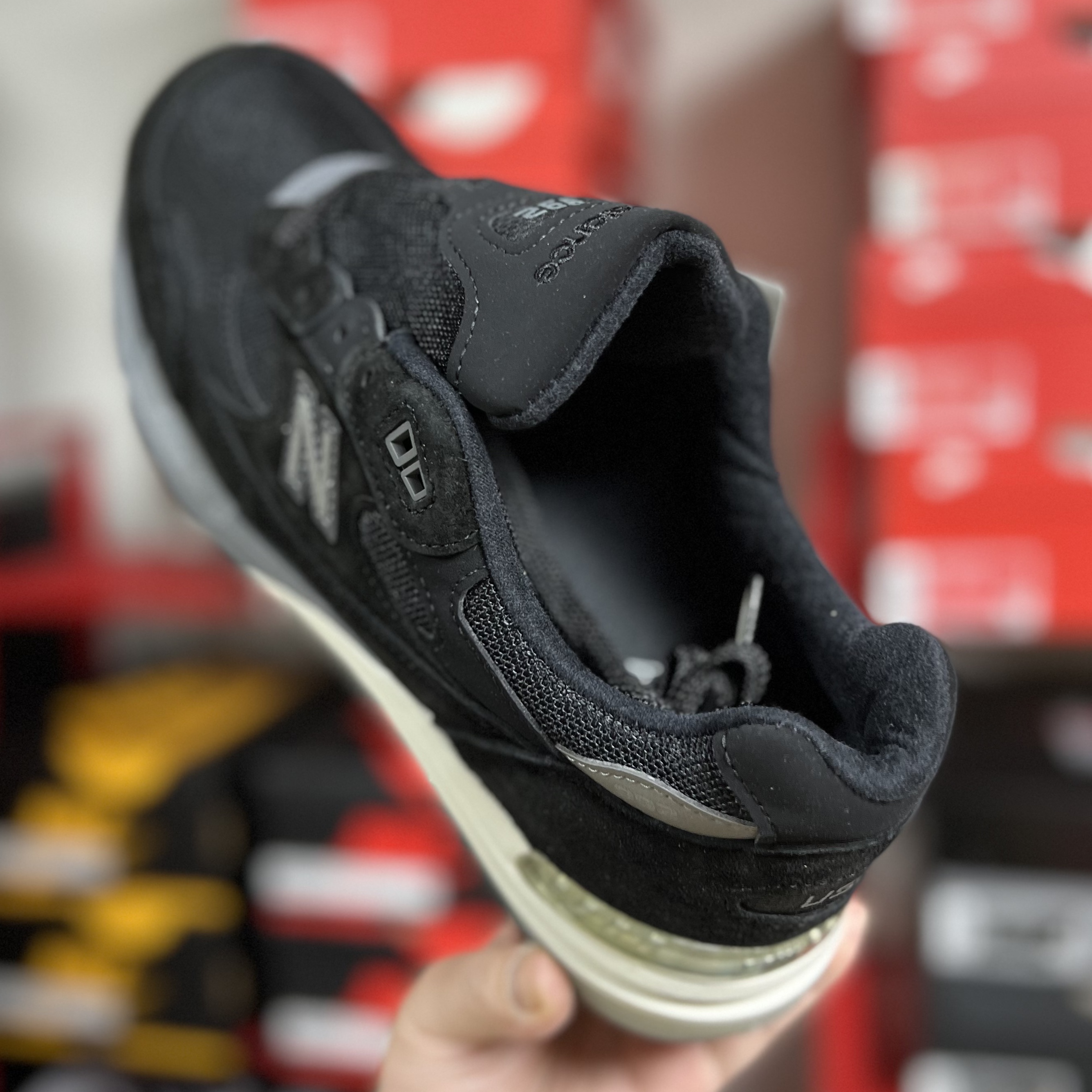 New Balance 992 Made in USA Black 착용 스타일 - 2
