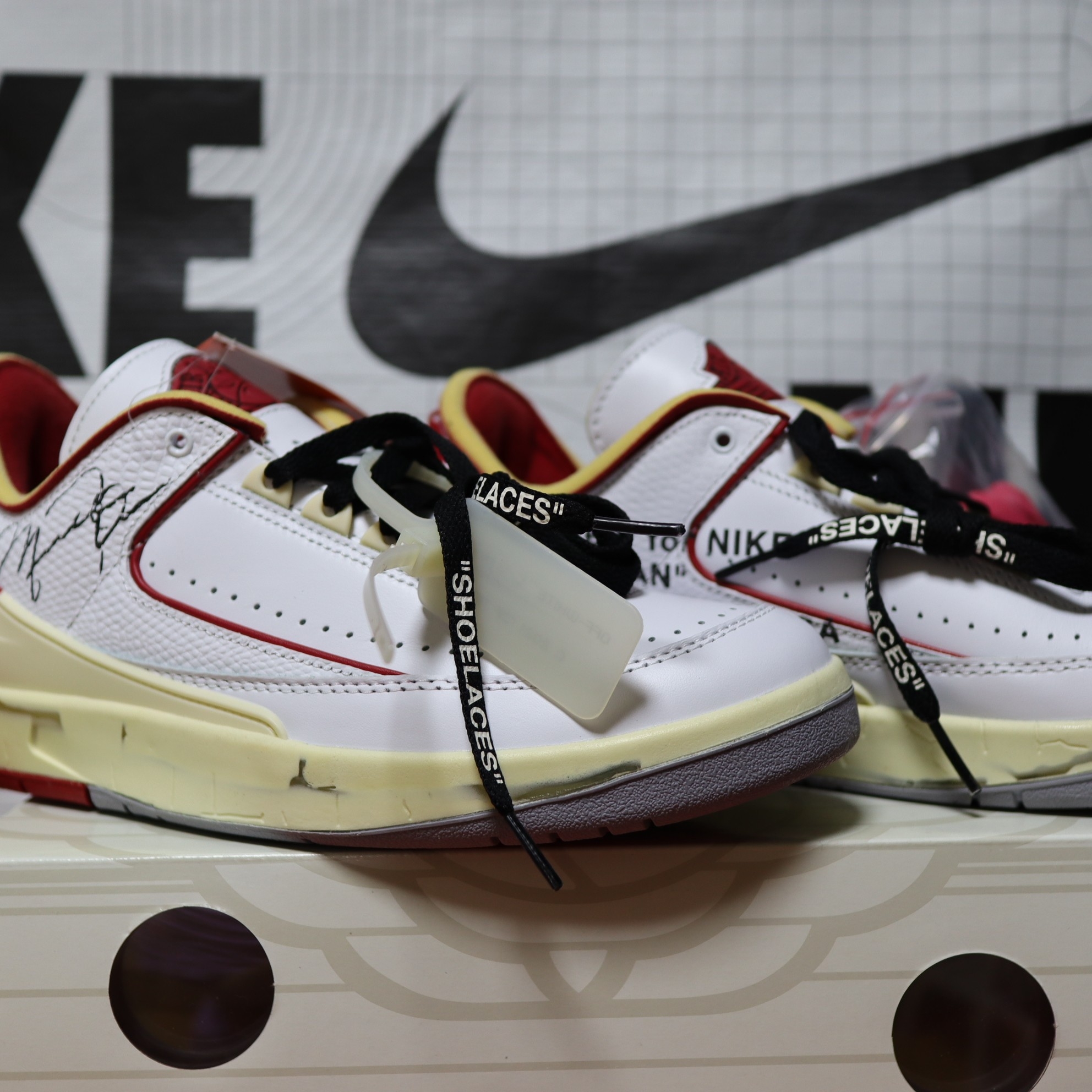 Jordan 2 x Off-White Retro Low SP White and Varsity Red 착용 스타일 - 4