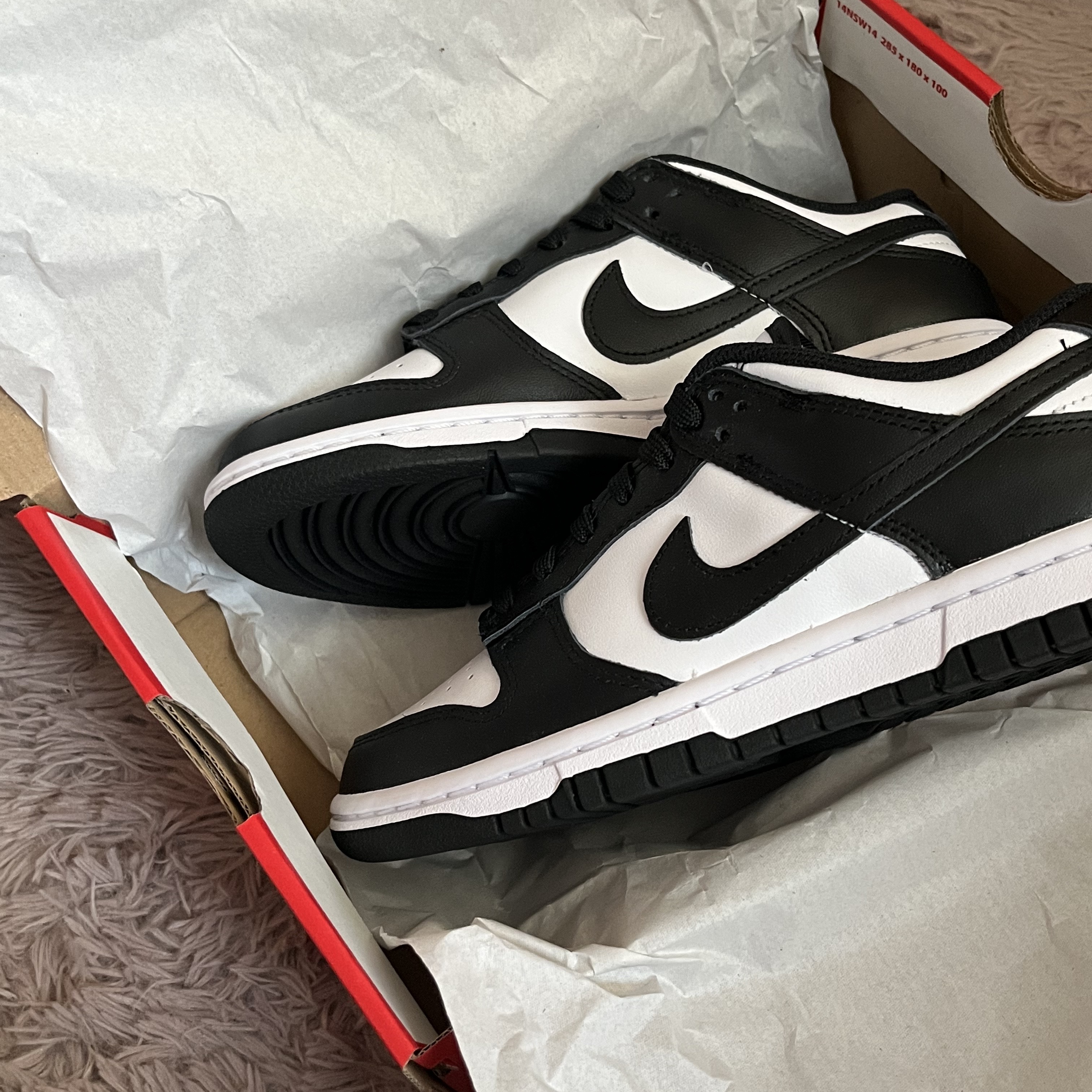 (W) Nike Dunk Low Black 착용 스타일 - 1