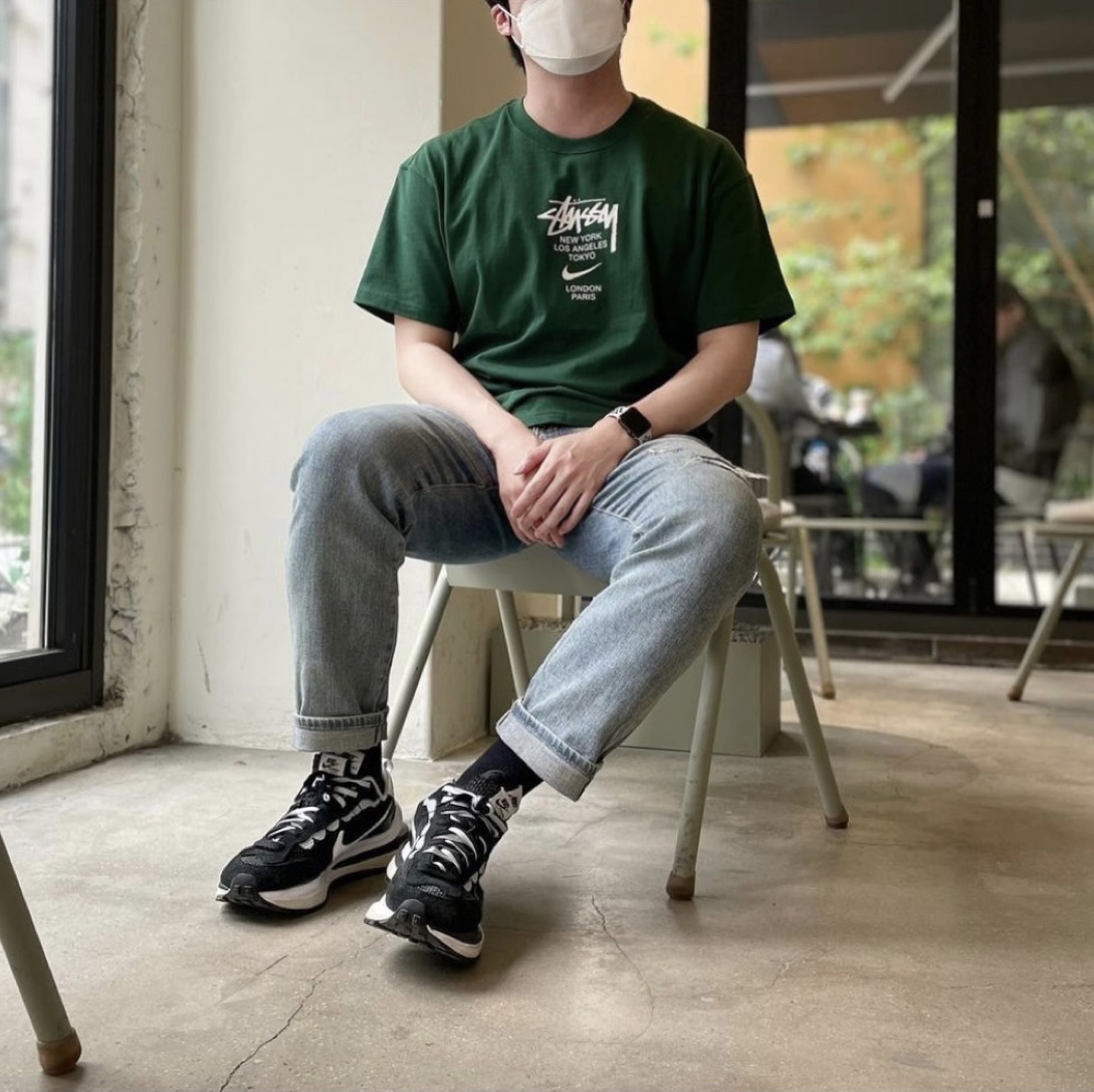 Nike x Sacai VaporWaffle Black White, Nike x Stussy WT T-Shirt Green - US/EU 착용 스타일