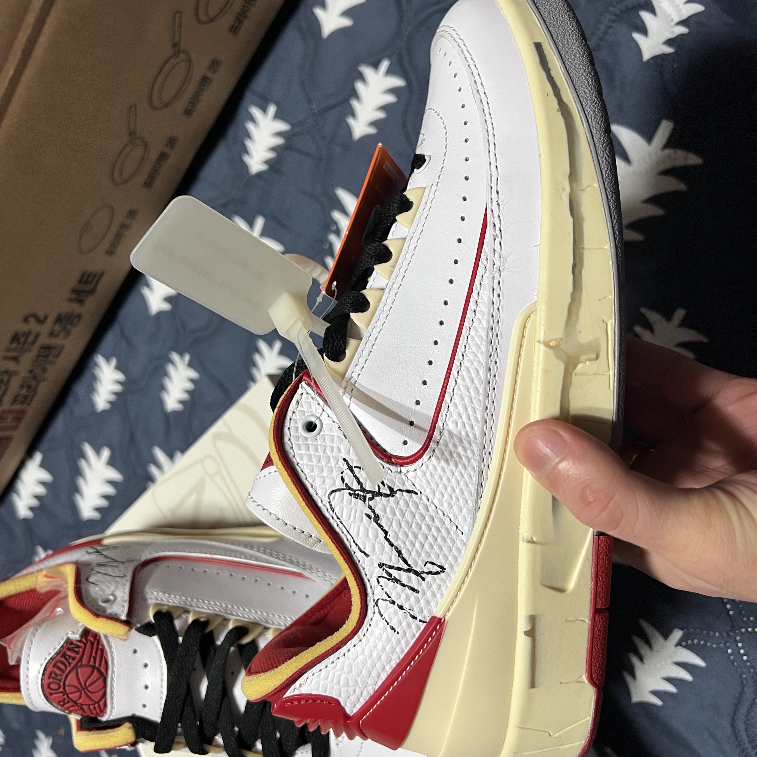 Jordan 2 x Off-White Retro Low SP White and Varsity Red 착용 스타일 - 4