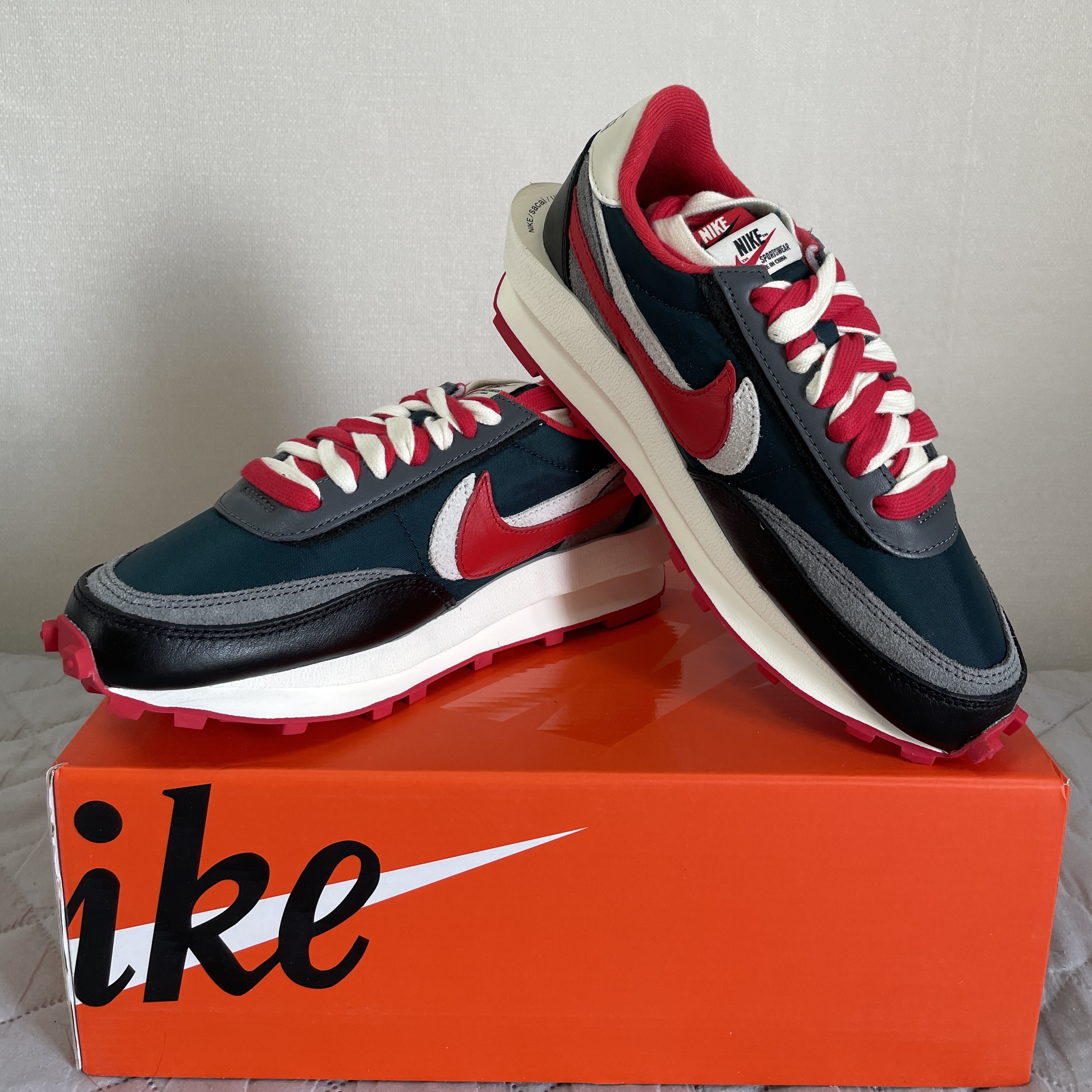 Nike x Sacai x Undercover LDWaffle Midnight Spruce University Red 착용 스타일