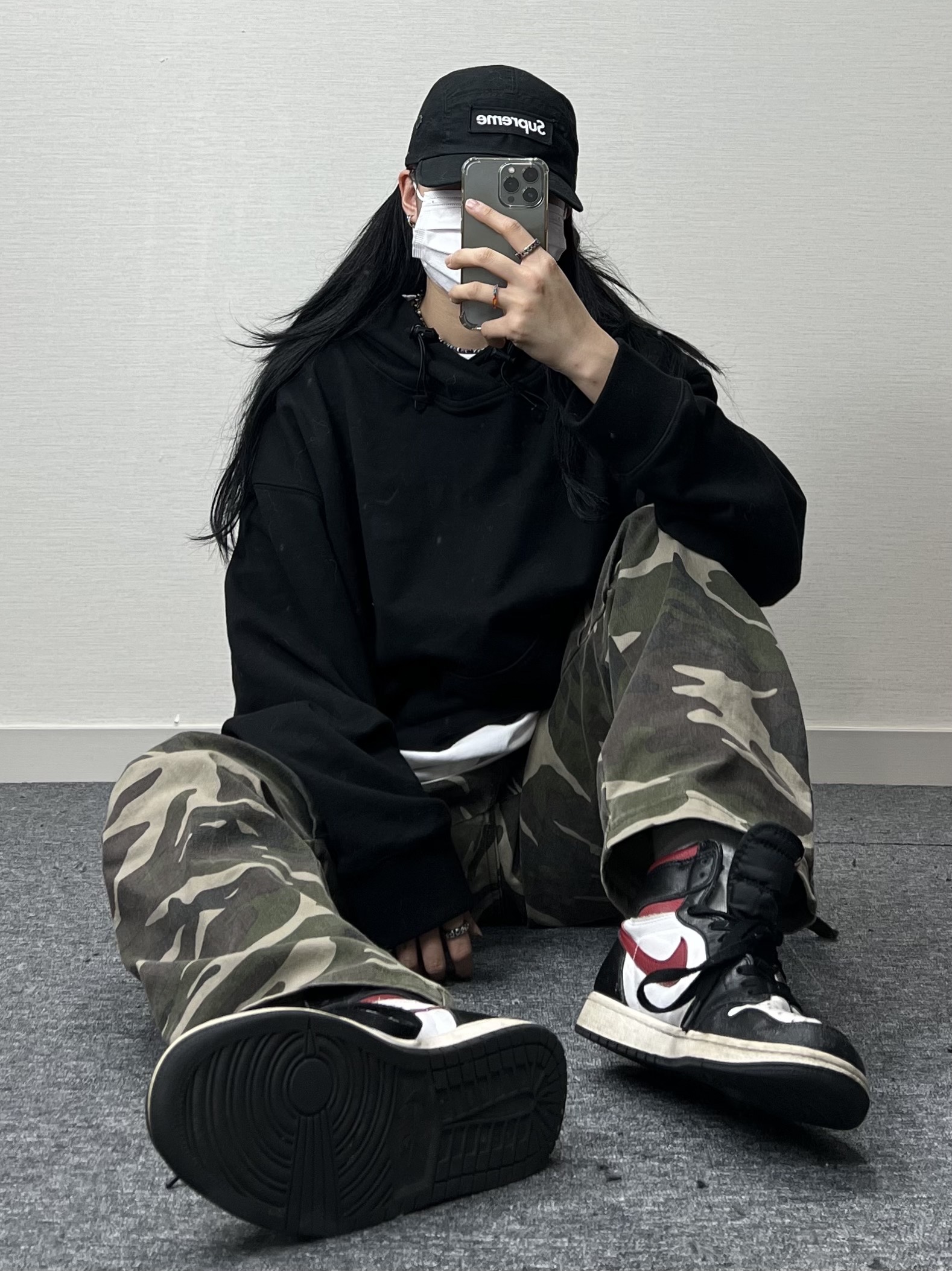 Jordan 1 Retro High OG Gym Red, Supreme Waxed Cotton Camp Cap Black - 21FW 착용 스타일 - 1