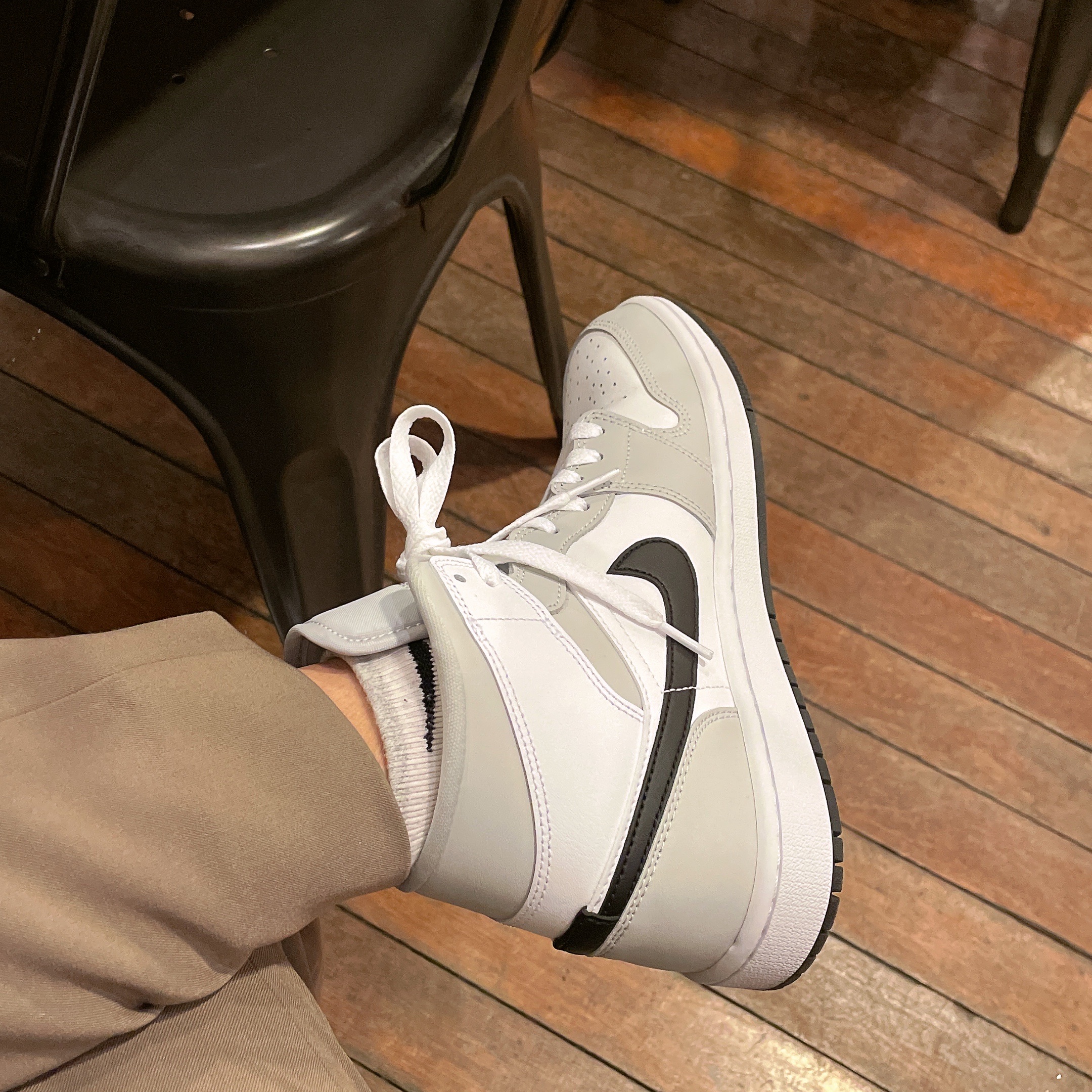 Nike Air Force 1 '07 Low White, (W) Jordan 1 Mid Grey Fog 착용 스타일 - 2