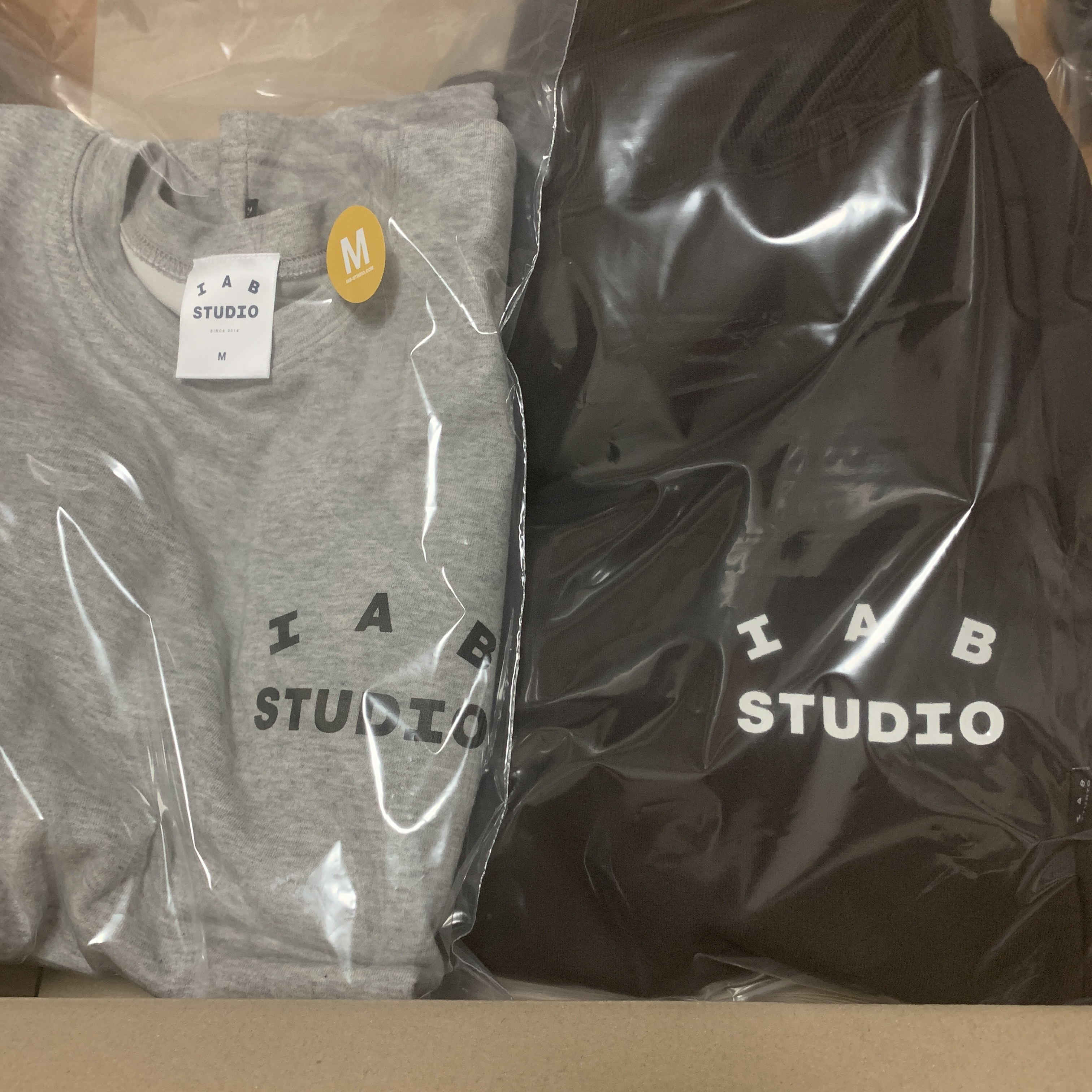 IAB Studio Sweatpants Brown, IAB Studio Long Sleeve Gray 착용 스타일