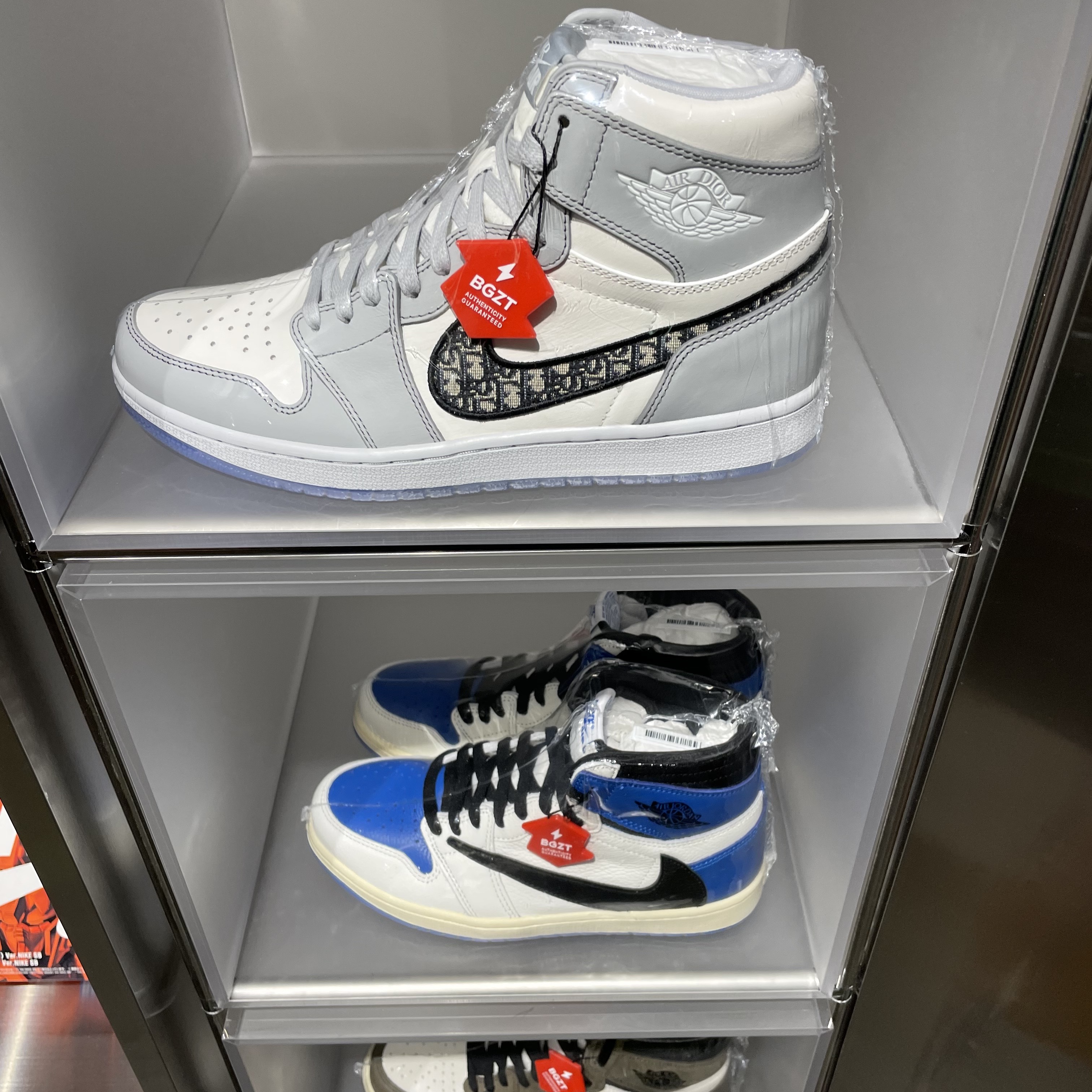 Jordan 1 x Travis Scott x Fragment Retro High OG SP Military Blue 착용 스타일 - 3
