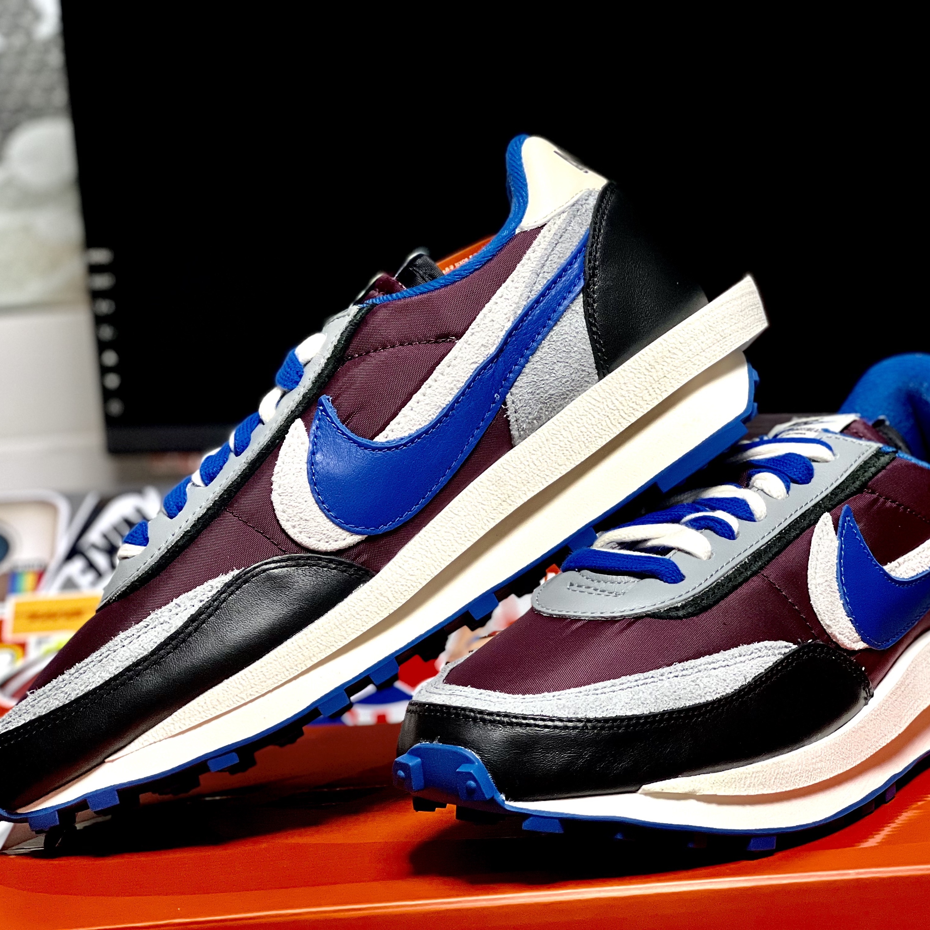 Nike x Sacai x Undercover LDWaffle Night Maroon Team Royal 착용 스타일 - 1