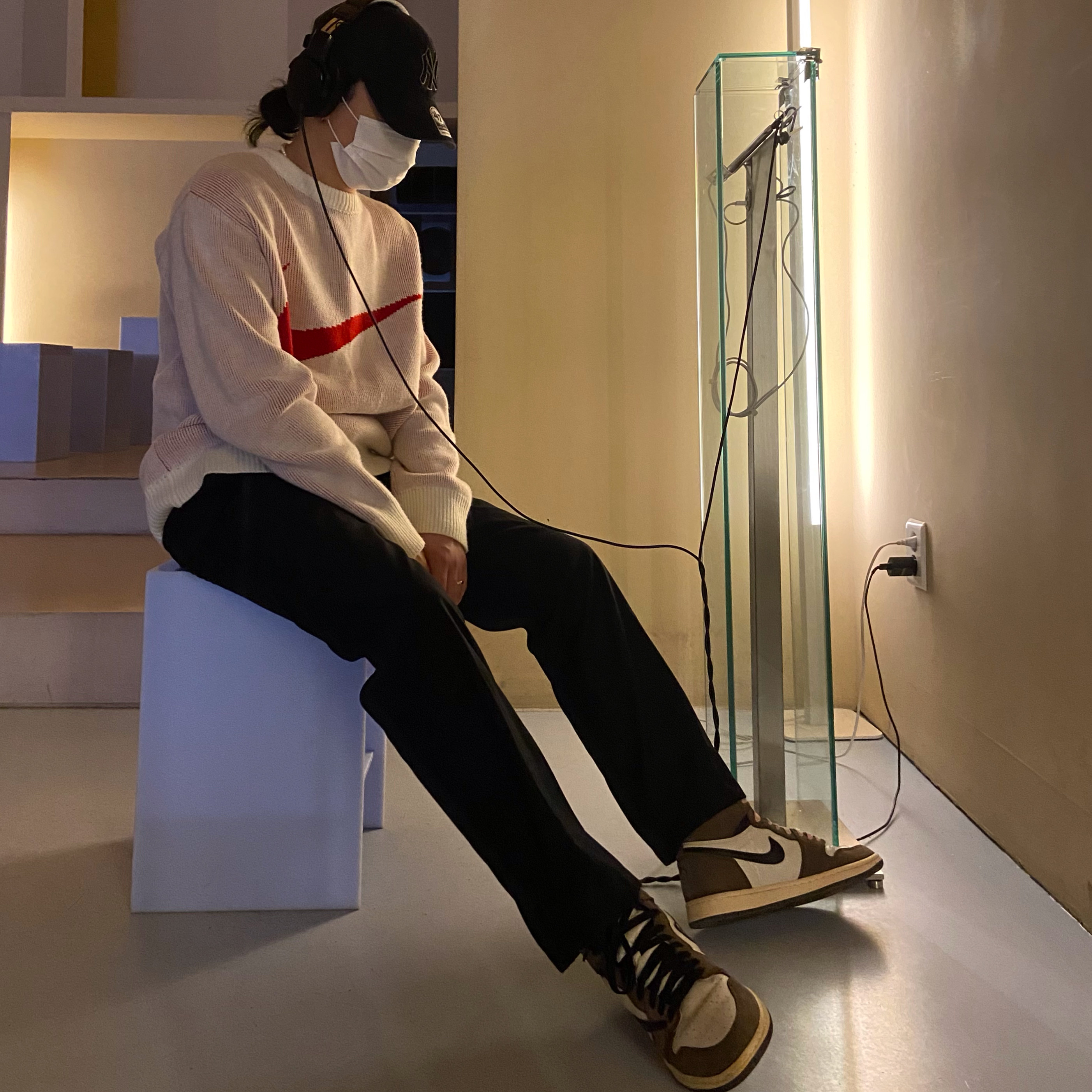 Supreme x Nike Swoosh Sweater White - 19SS, Jordan 1 x Travis Scott Retro High OG SP Mocha 착용 스타일