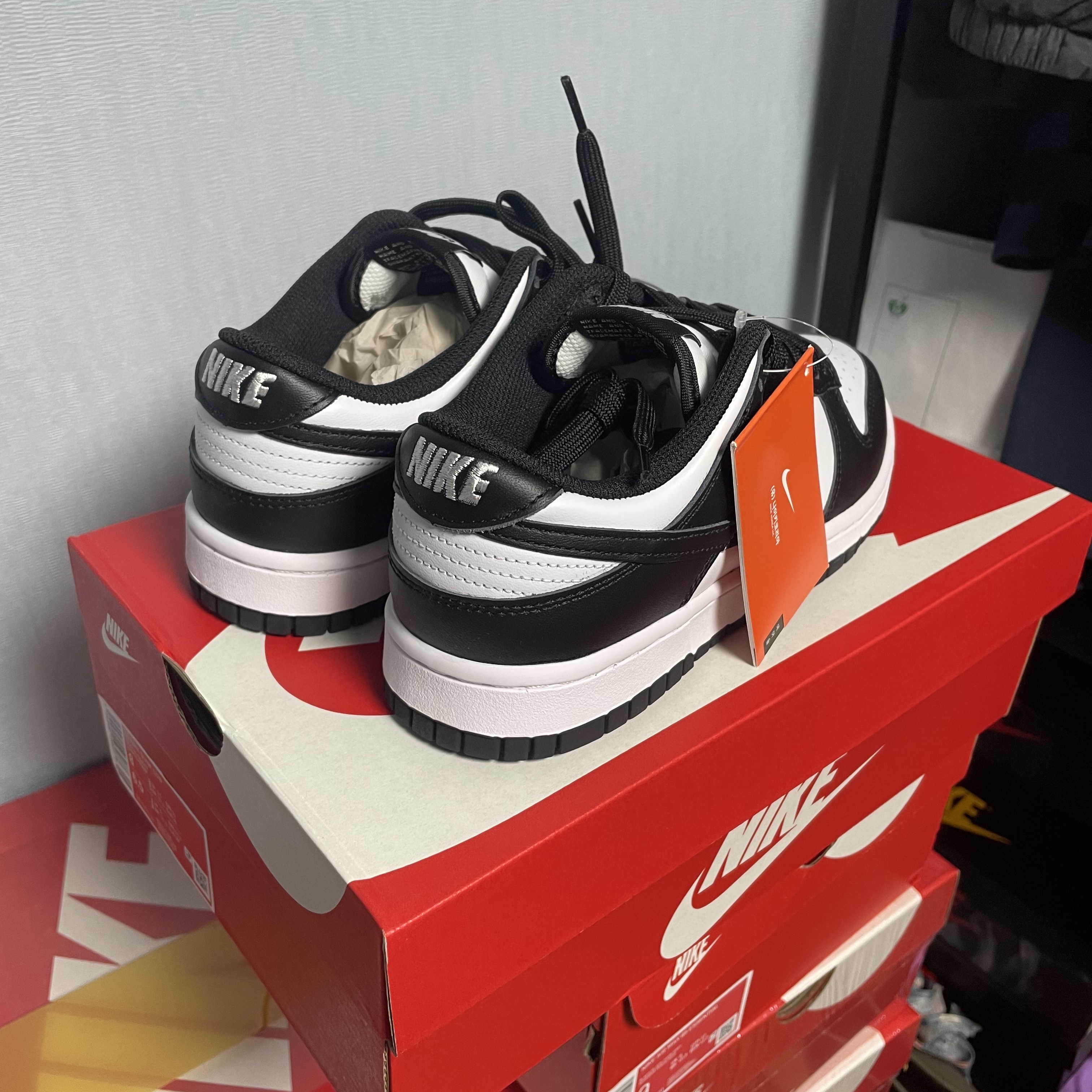 (W) Nike Dunk Low Black 착용 스타일 - 1