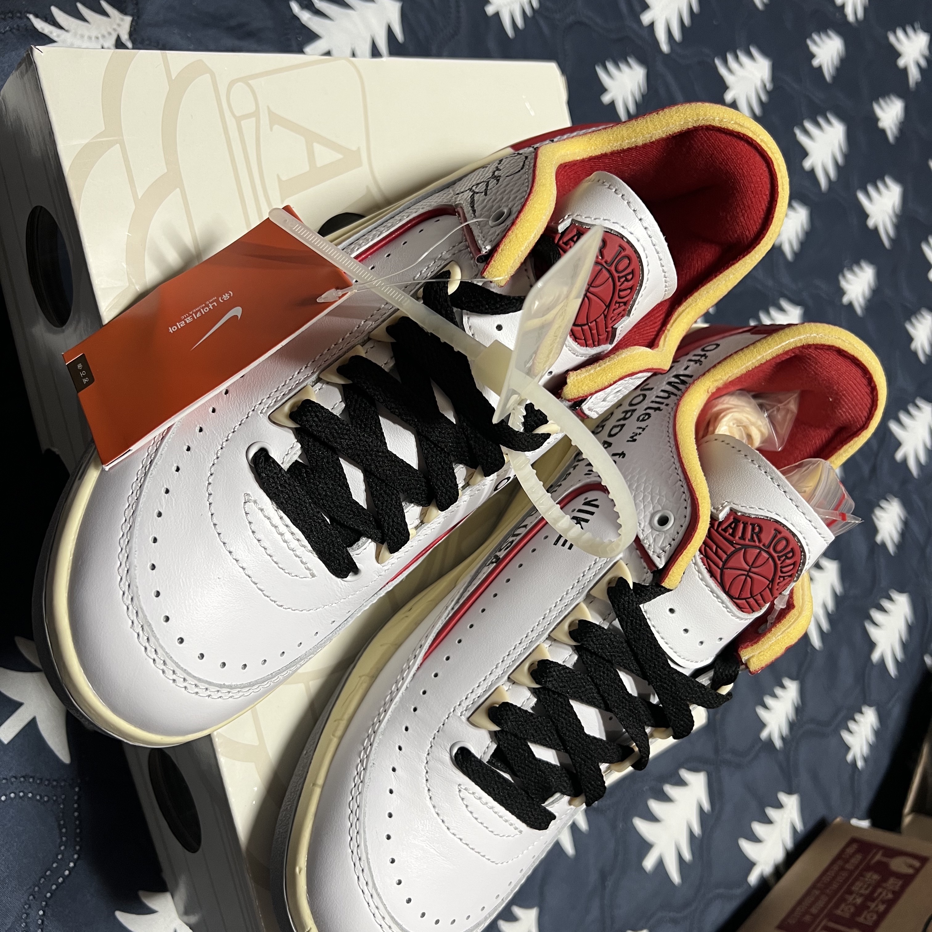 Jordan 2 x Off-White Retro Low SP White and Varsity Red 착용 스타일 - 2