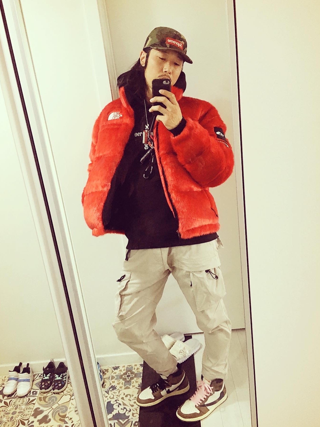 Jordan 1 x Travis Scott Retro High OG SP Mocha, Nike ACG Woven Cargo Pants Moon Particle - US/EU 착용 스타일 - 2