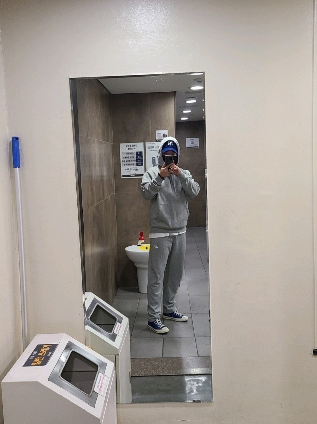Converse Chuck 70 High Rush Blue, Nike NSW Club Fleece Pants Dark Grey Heather - Asia 착용 스타일