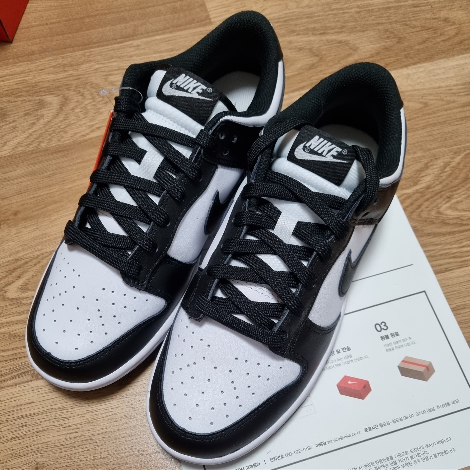 (W) Nike Dunk Low Black 착용 스타일 - 1