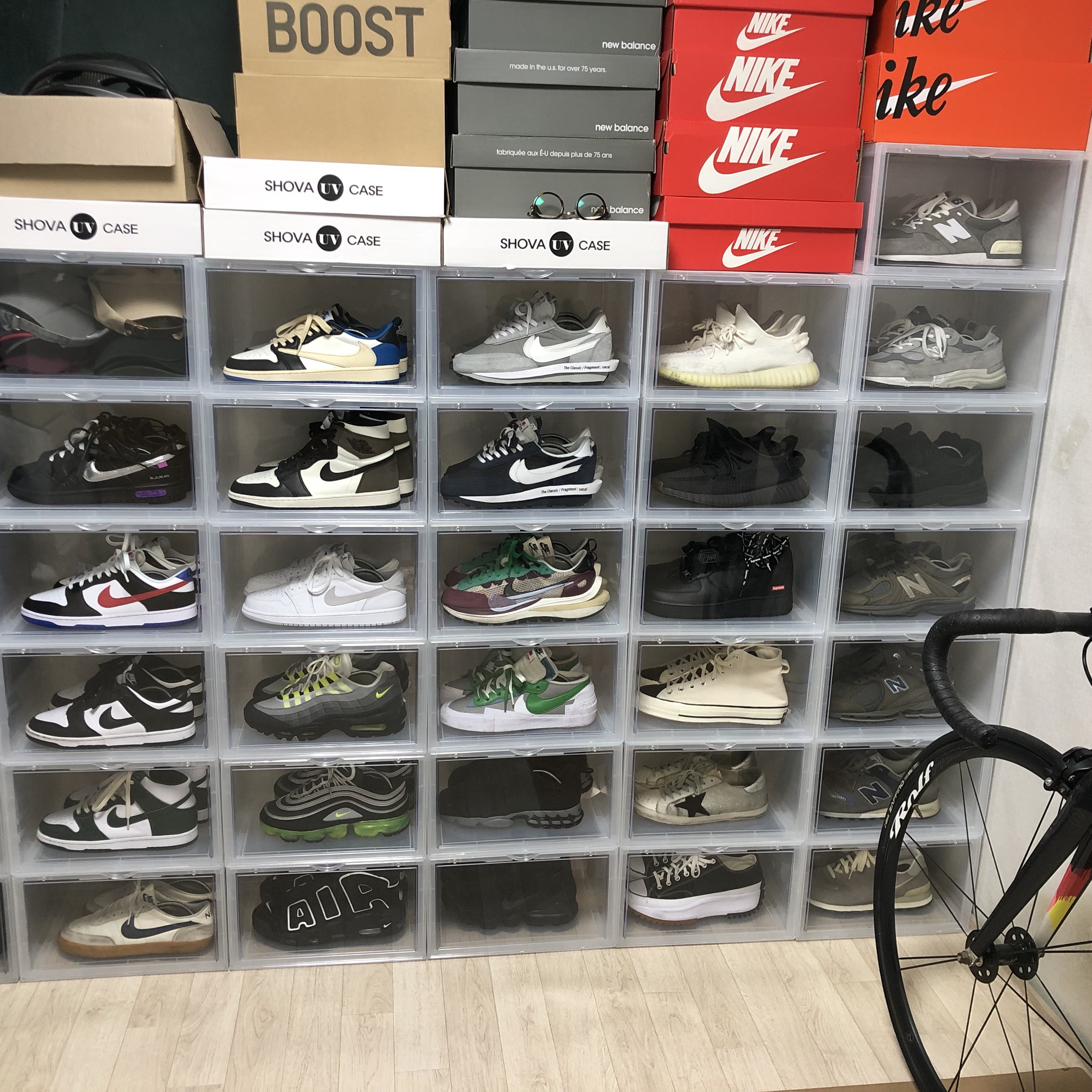 Jordan 1 x Travis Scott x Fragment Retro Low OG SP Military Blue, Jordan 1 Retro High OG Black Mocha 착용 스타일 - 1