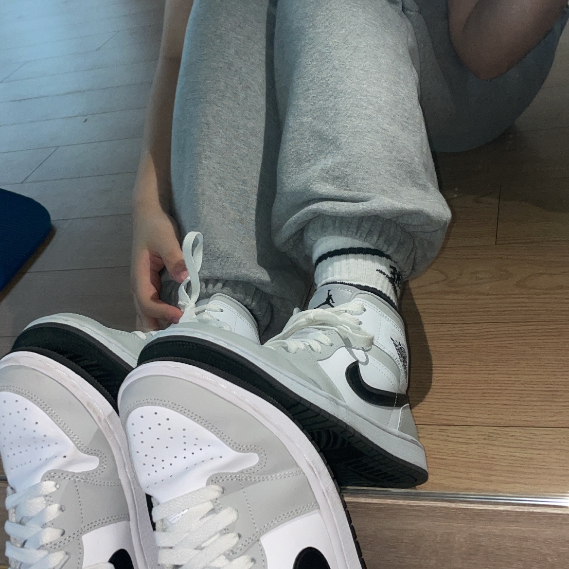 (W) Jordan 1 Mid Grey Fog 착용 스타일