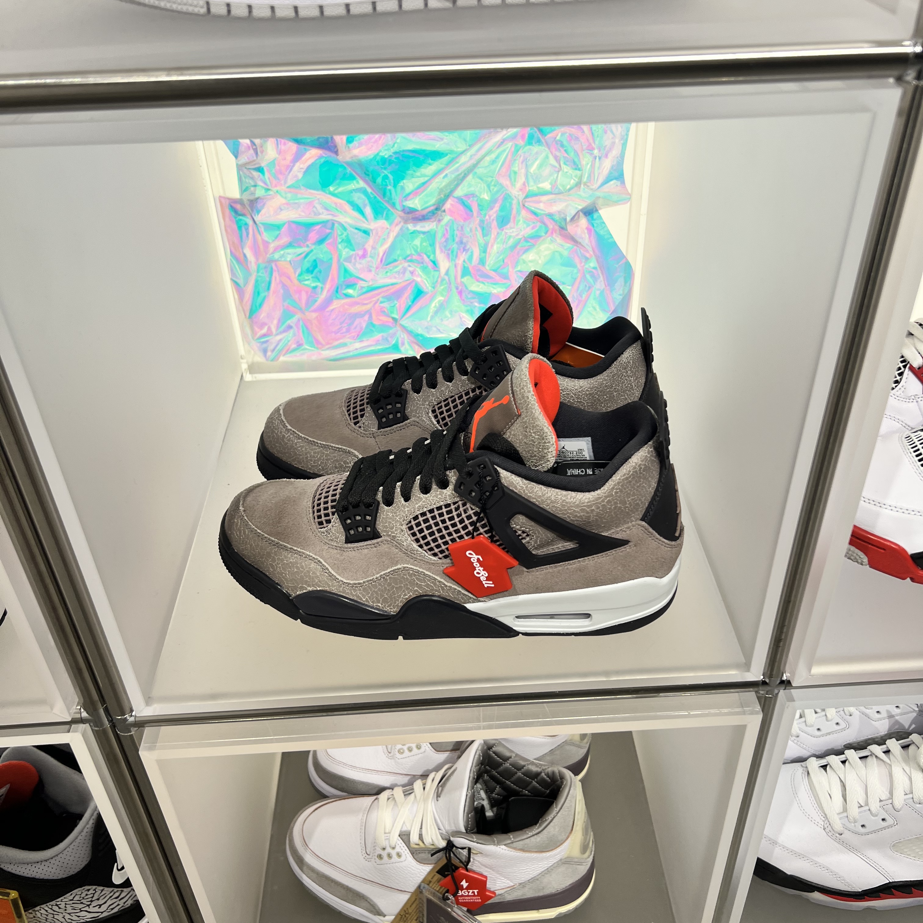 Jordan 1 Low OG Starfish, Jordan 4 Retro Taupe Haze 착용 스타일 - 3