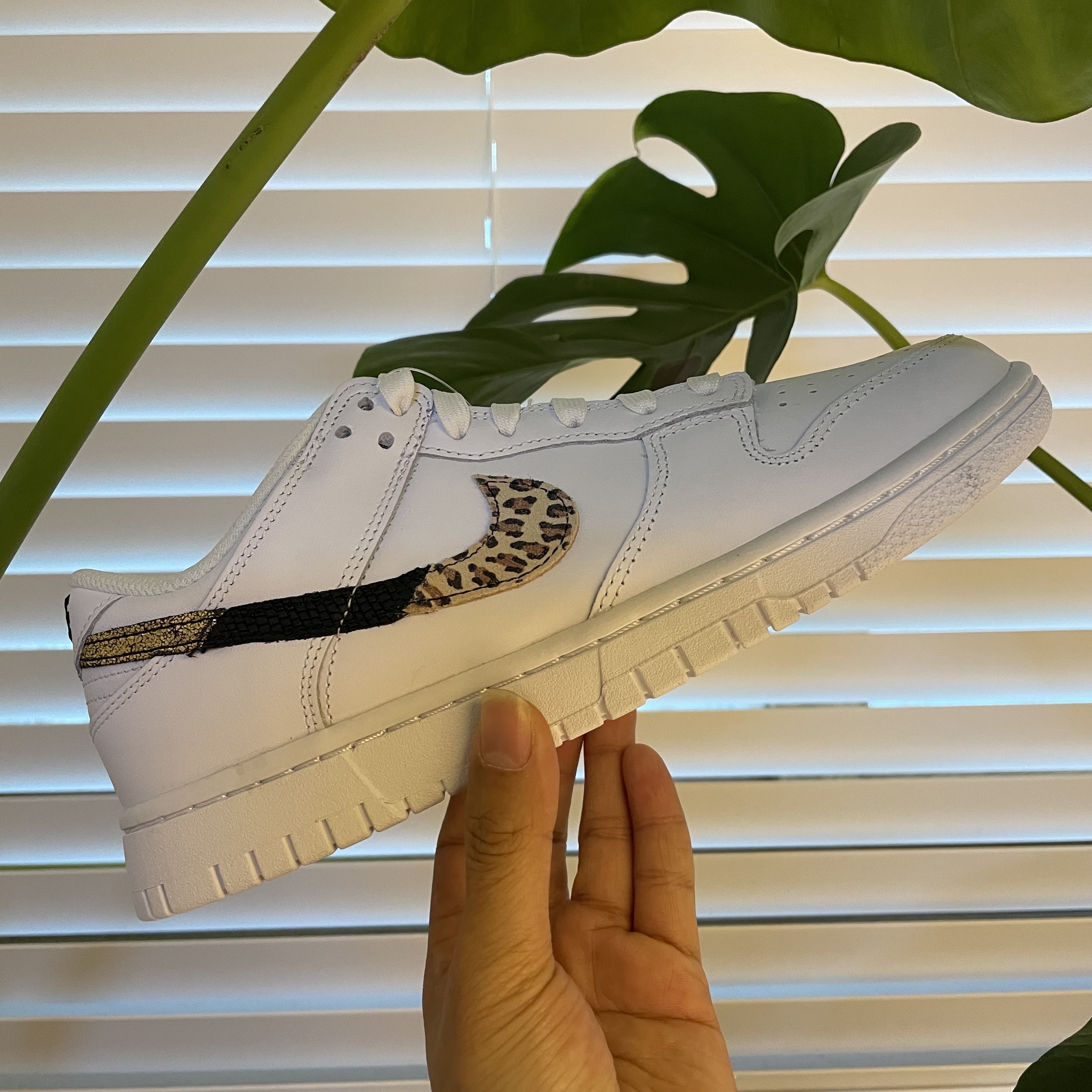 (W) Nike Dunk Low SE Primal White 착용 스타일 - 1