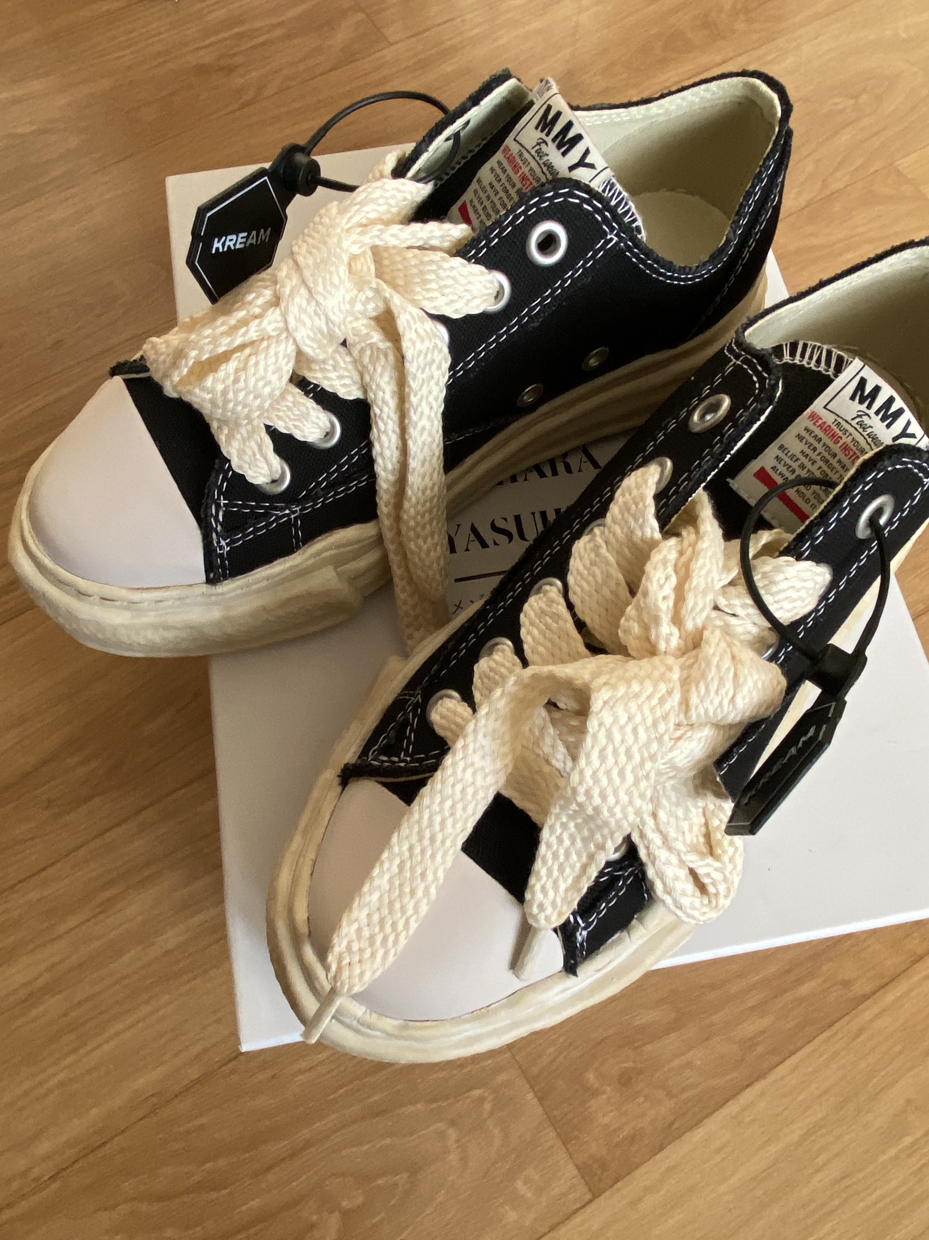 Maison Mihara Yasuhiro Peterson OG Sole OD Canvas Low-top Sneakers Black 착용 스타일