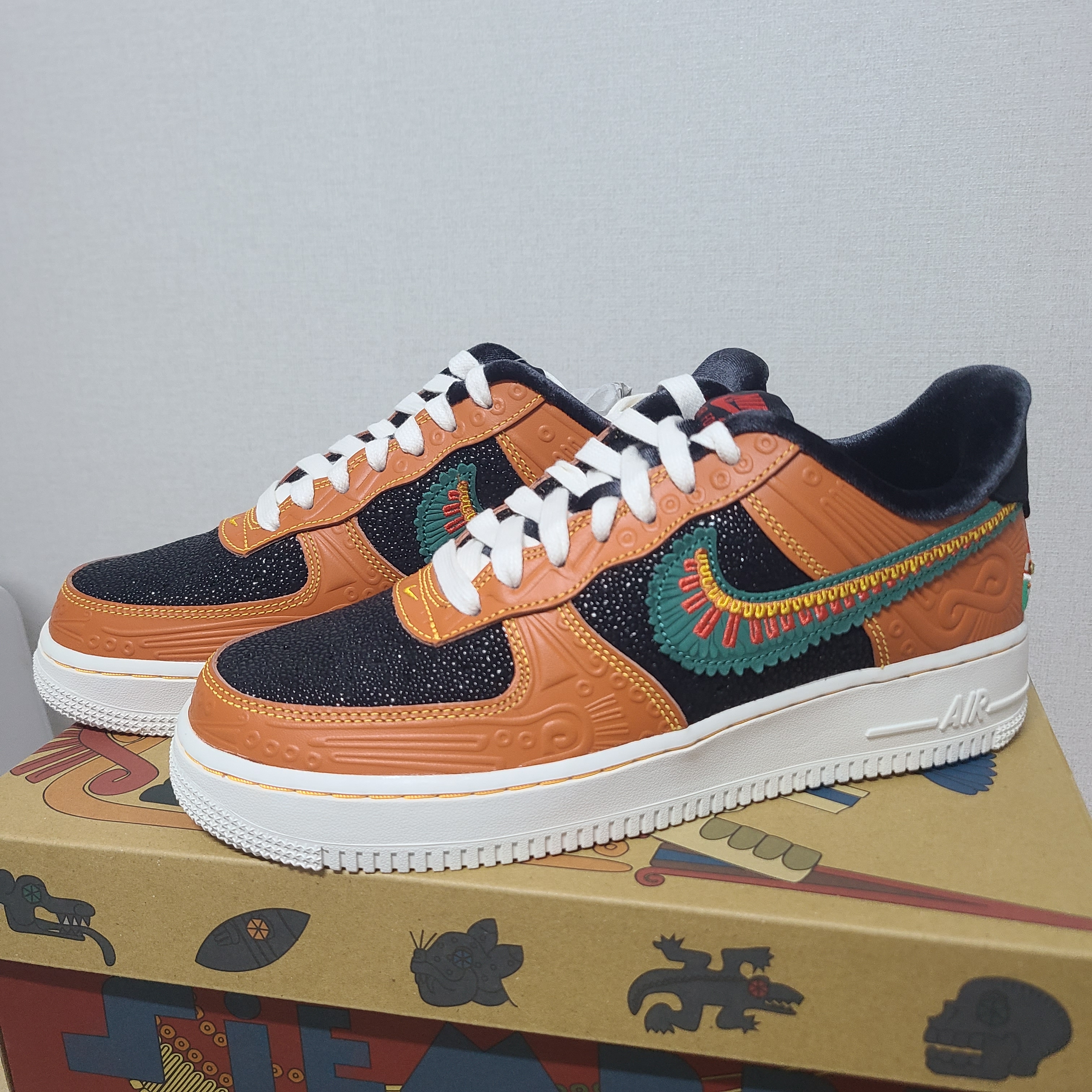 Nike Air Force 1 '07 LX Siempre Familia 착용 스타일 - 2