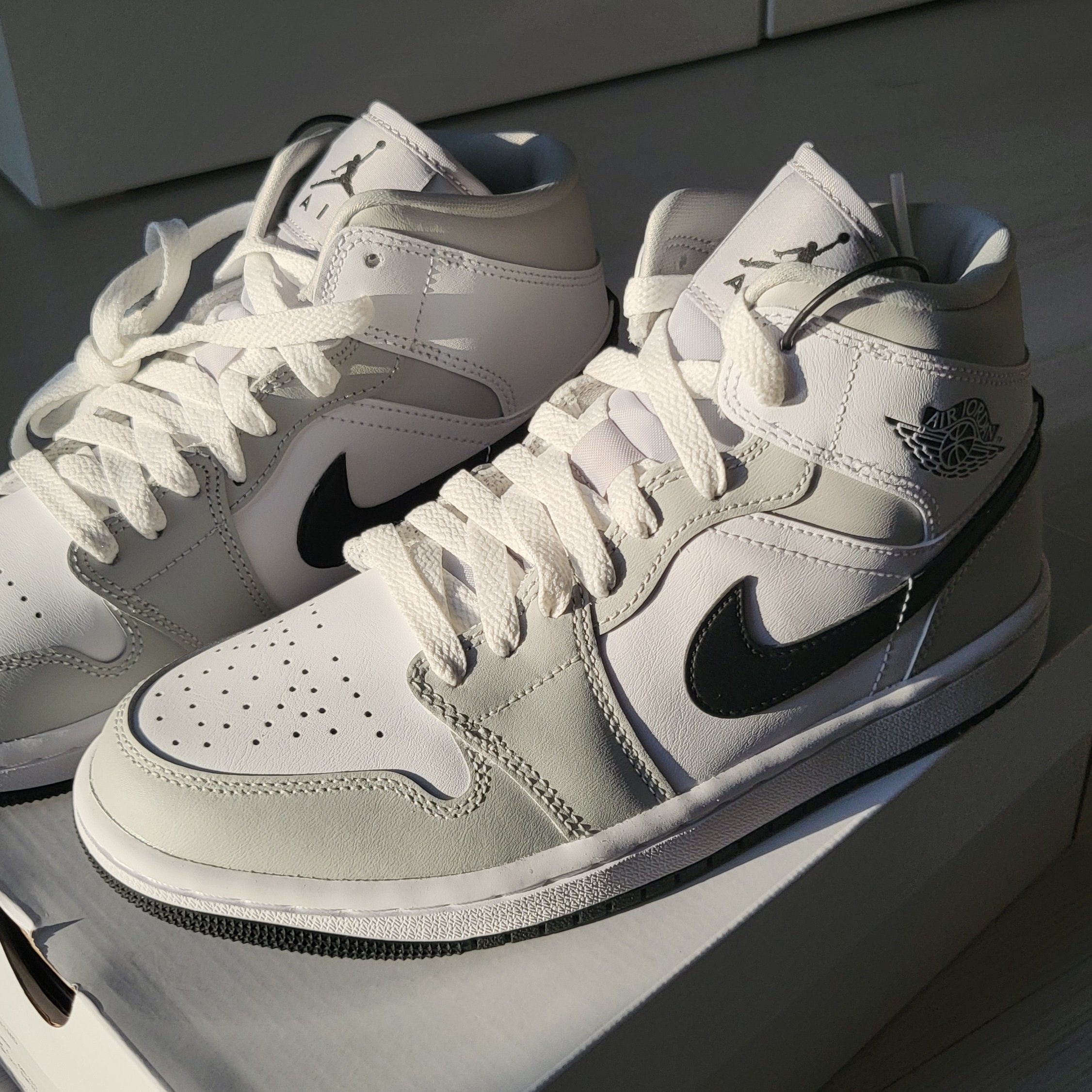 (W) Jordan 1 Mid Grey Fog 착용 스타일 - 2