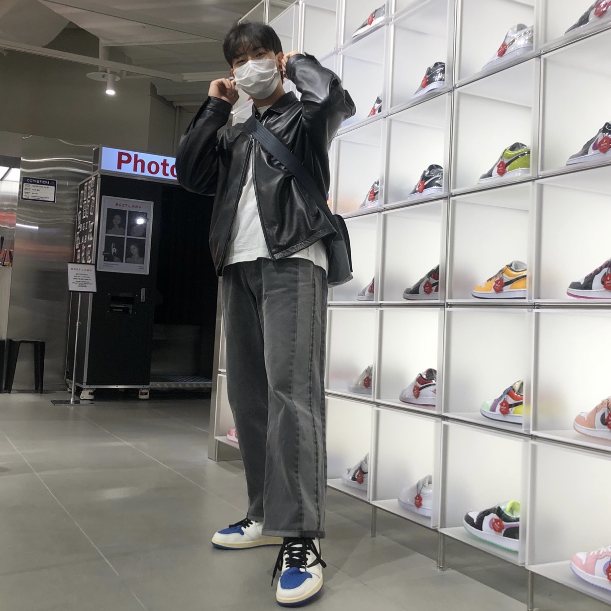 Jordan 1 x Travis Scott x Fragment Retro High OG SP Military Blue 착용 스타일
