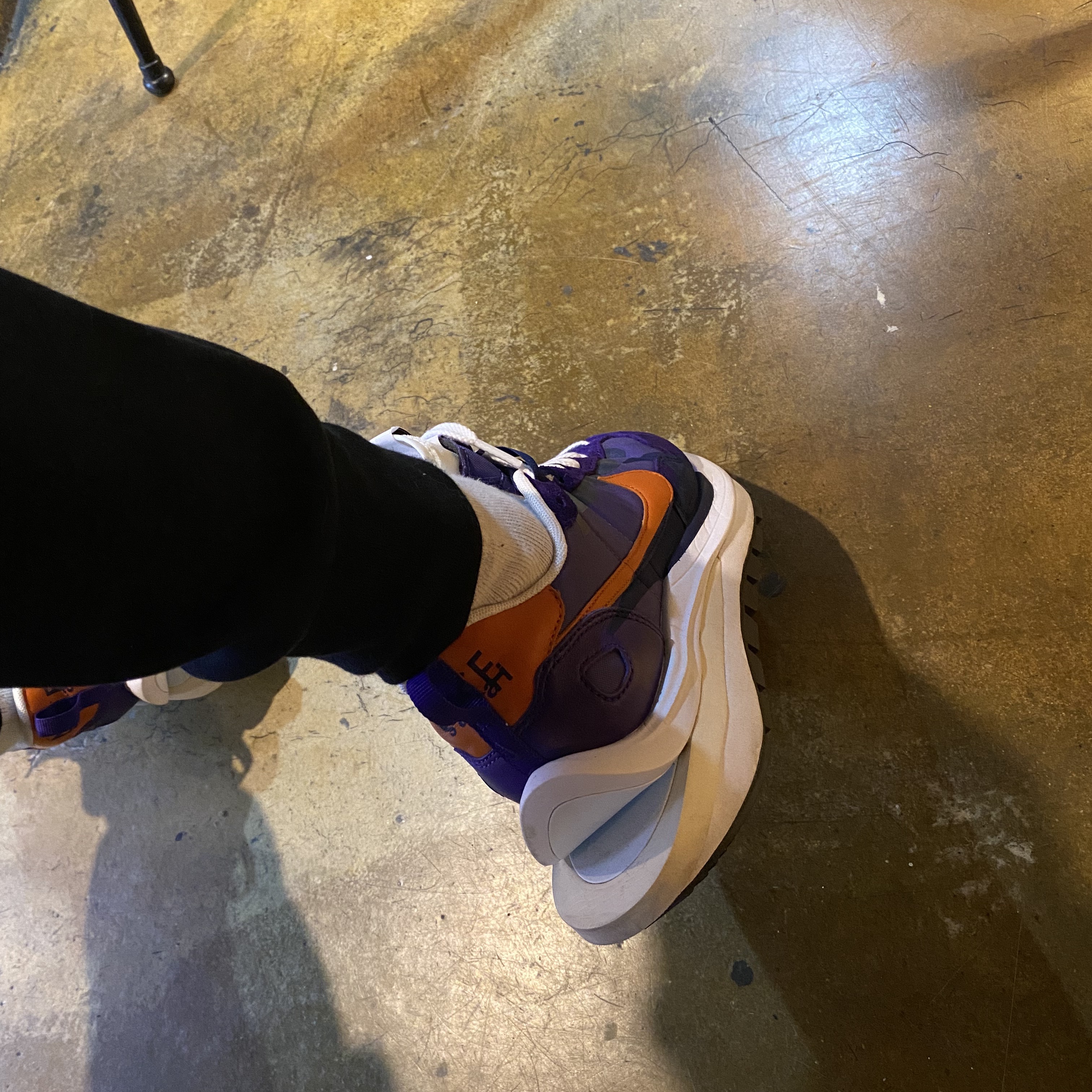 Nike x Sacai VaporWaffle Dark Iris 착용 스타일 - 2