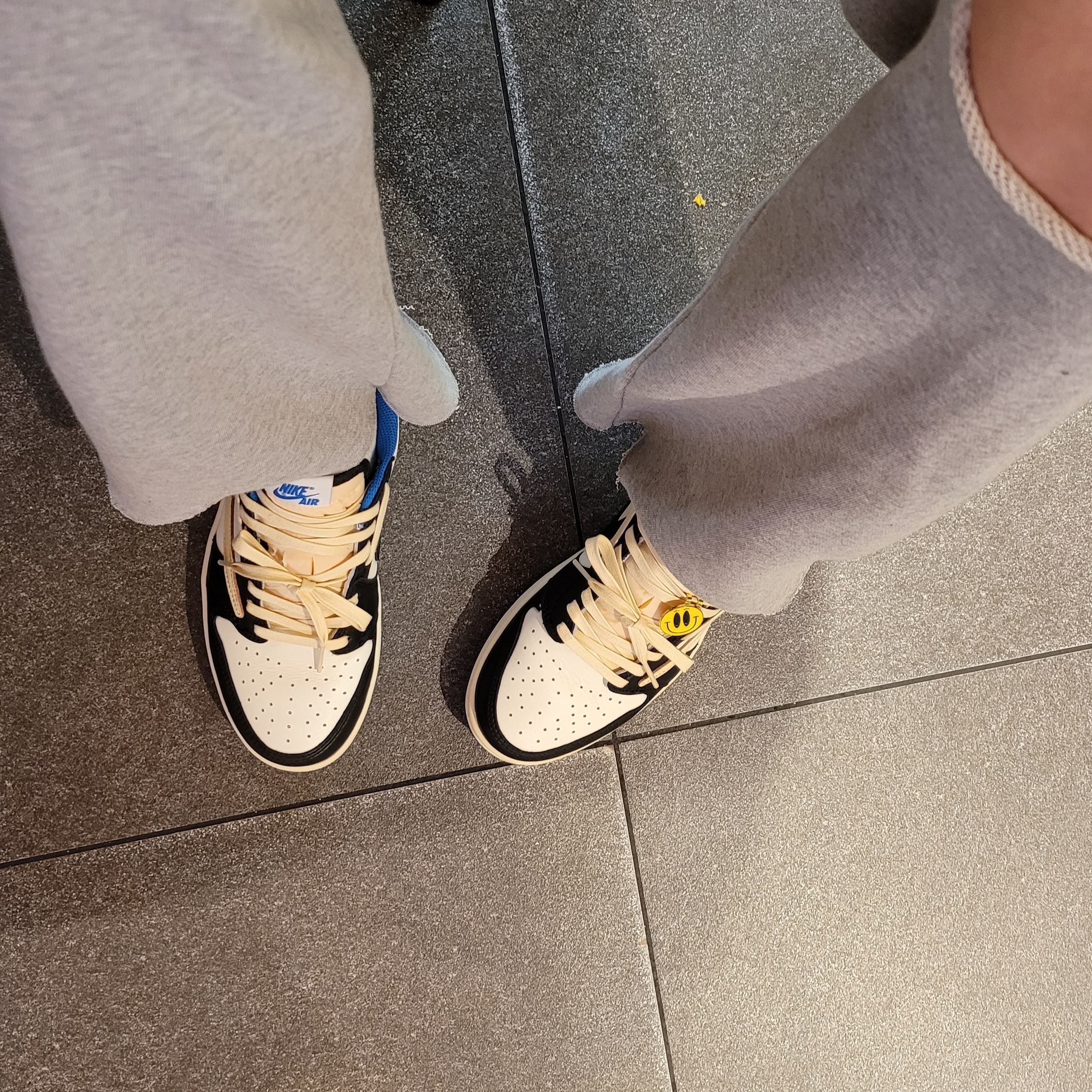 Jordan 1 x Travis Scott x Fragment Retro Low OG SP Military Blue 착용 스타일