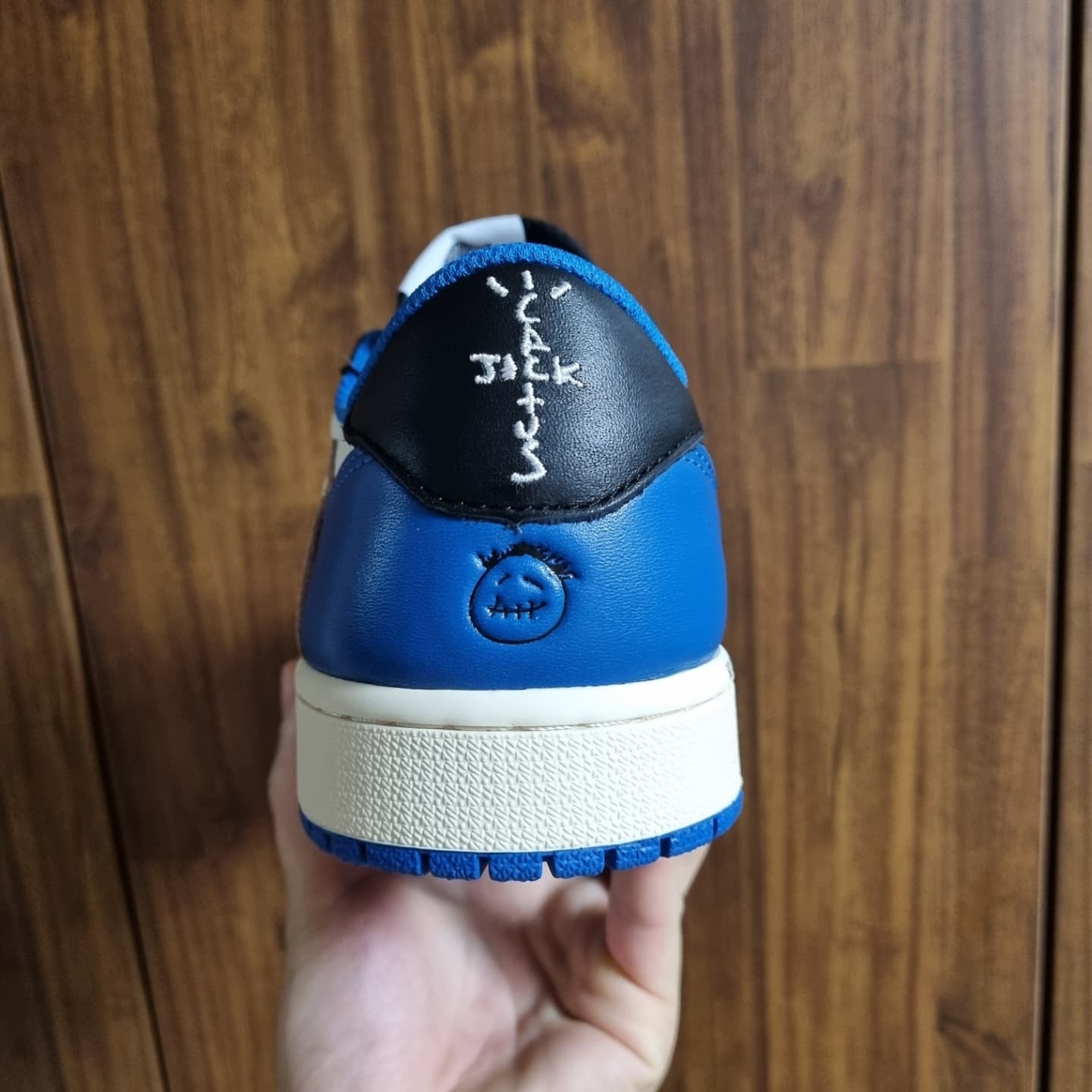 Jordan 1 x Travis Scott x Fragment Retro Low OG SP Military Blue 착용 스타일 - 2