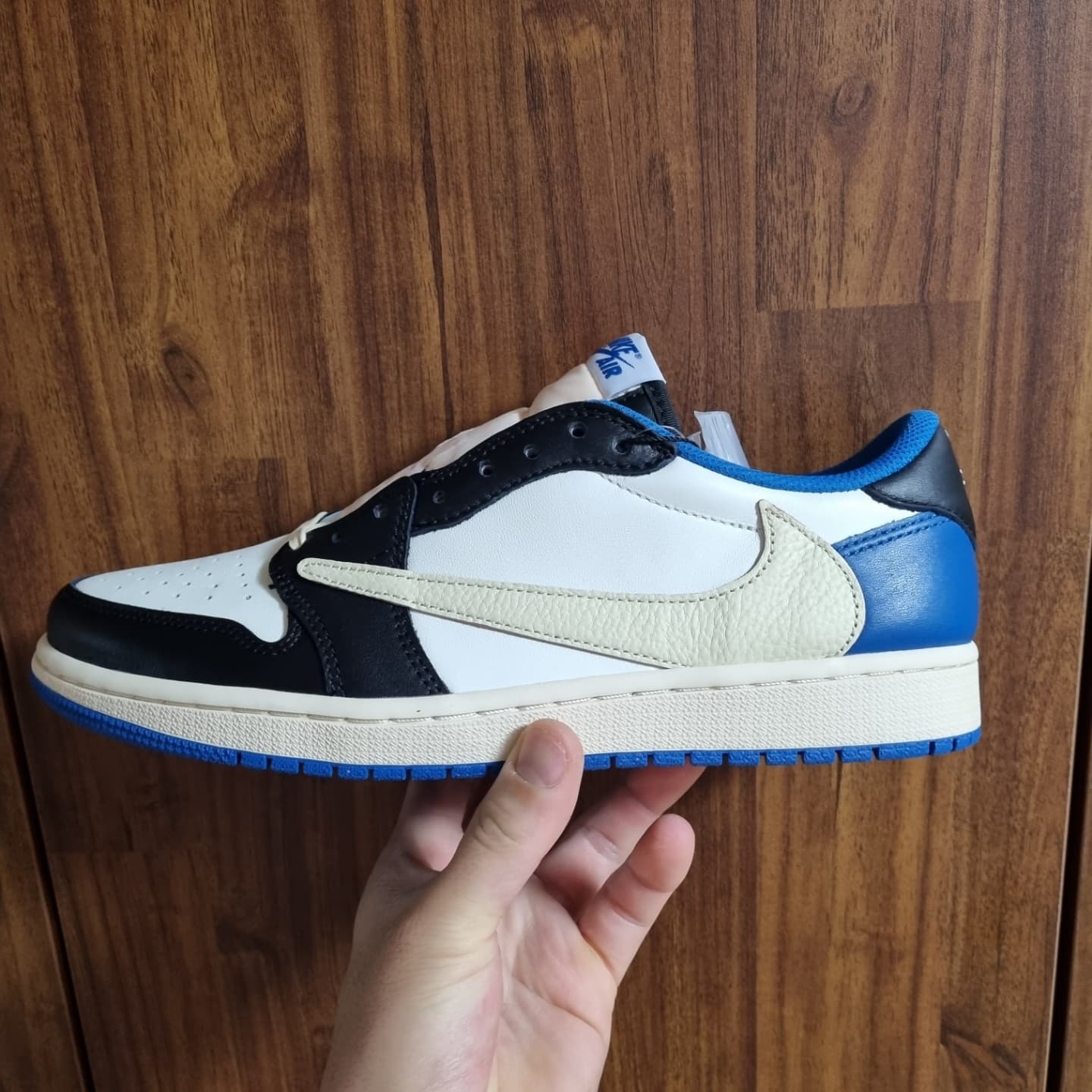 Jordan 1 x Travis Scott x Fragment Retro Low OG SP Military Blue 착용 스타일 - 1