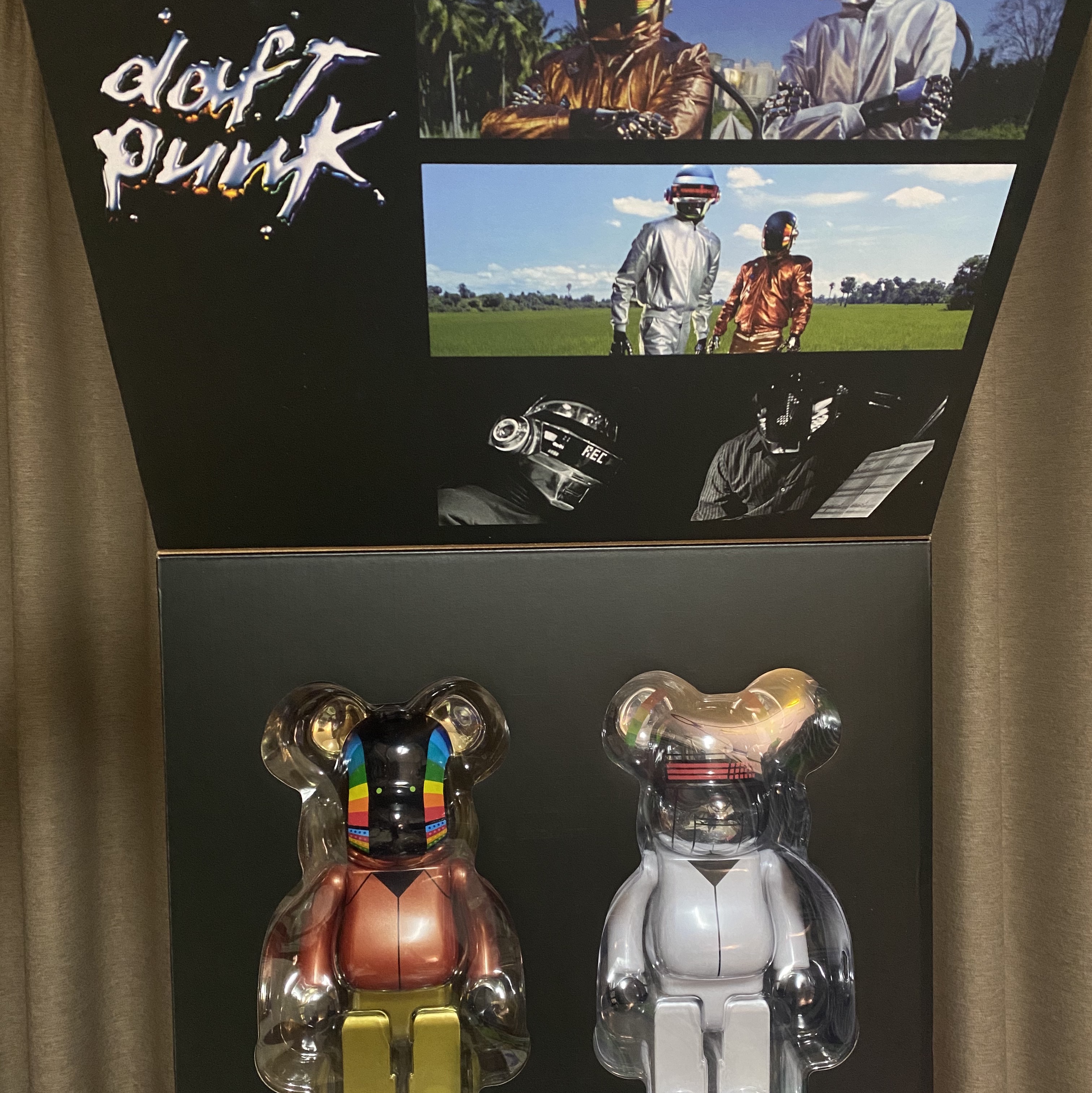 Bearbrick x Daft Punk Discovery Ver. 2 Pack 400% 착용 스타일