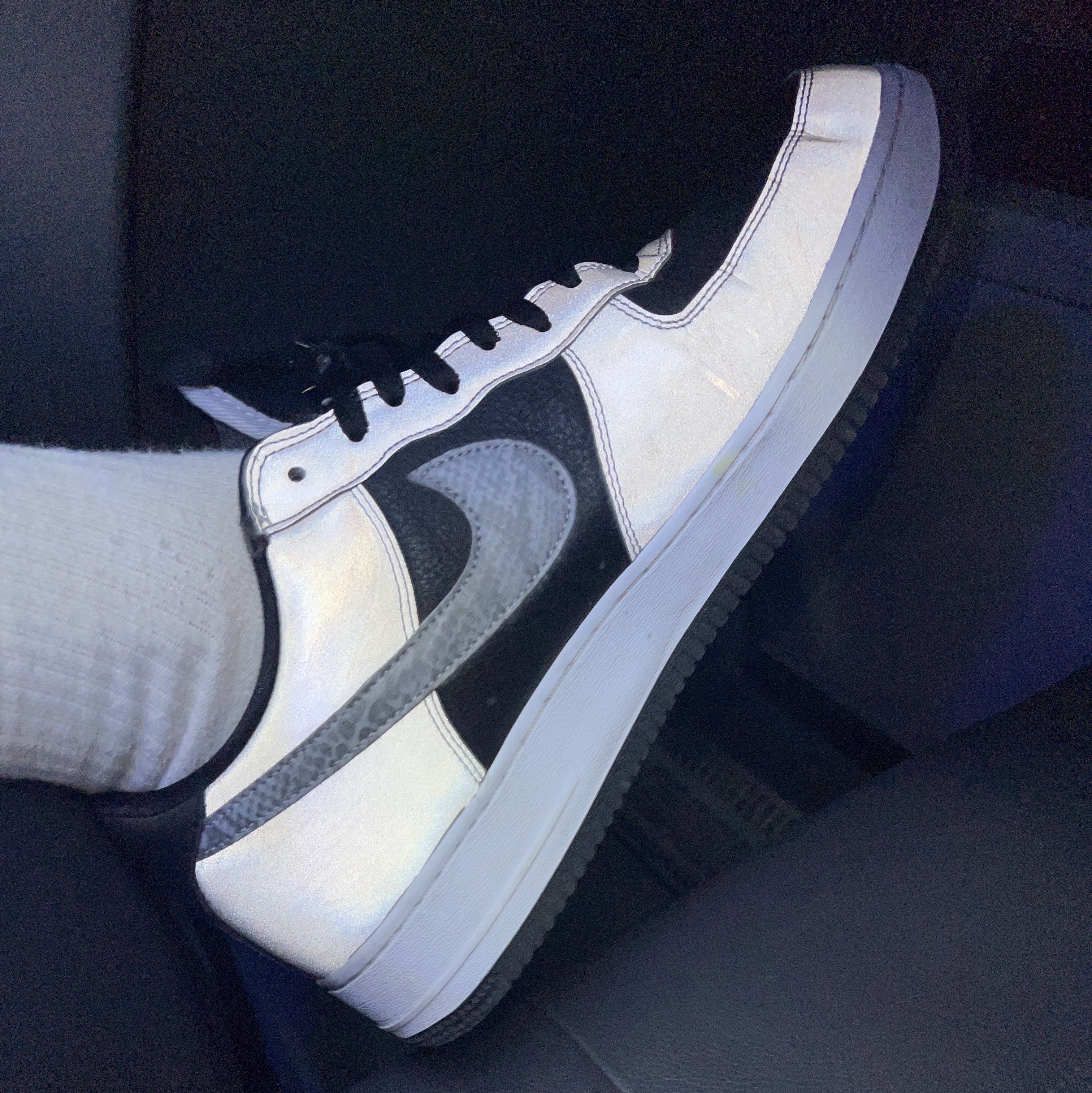 Nike Air Force 1 B Silver Snake 착용 스타일