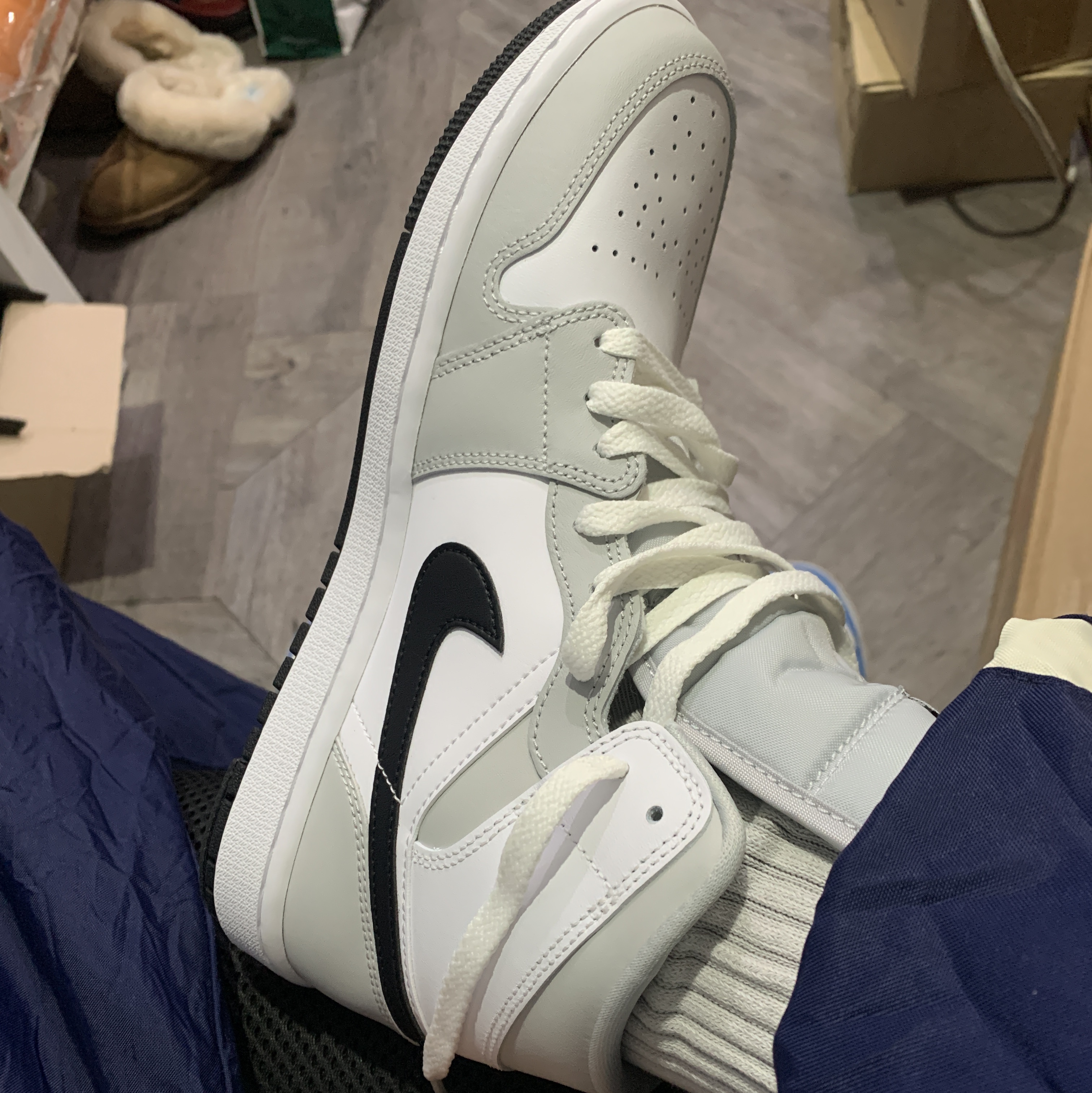 (W) Jordan 1 Mid Grey Fog 착용 스타일