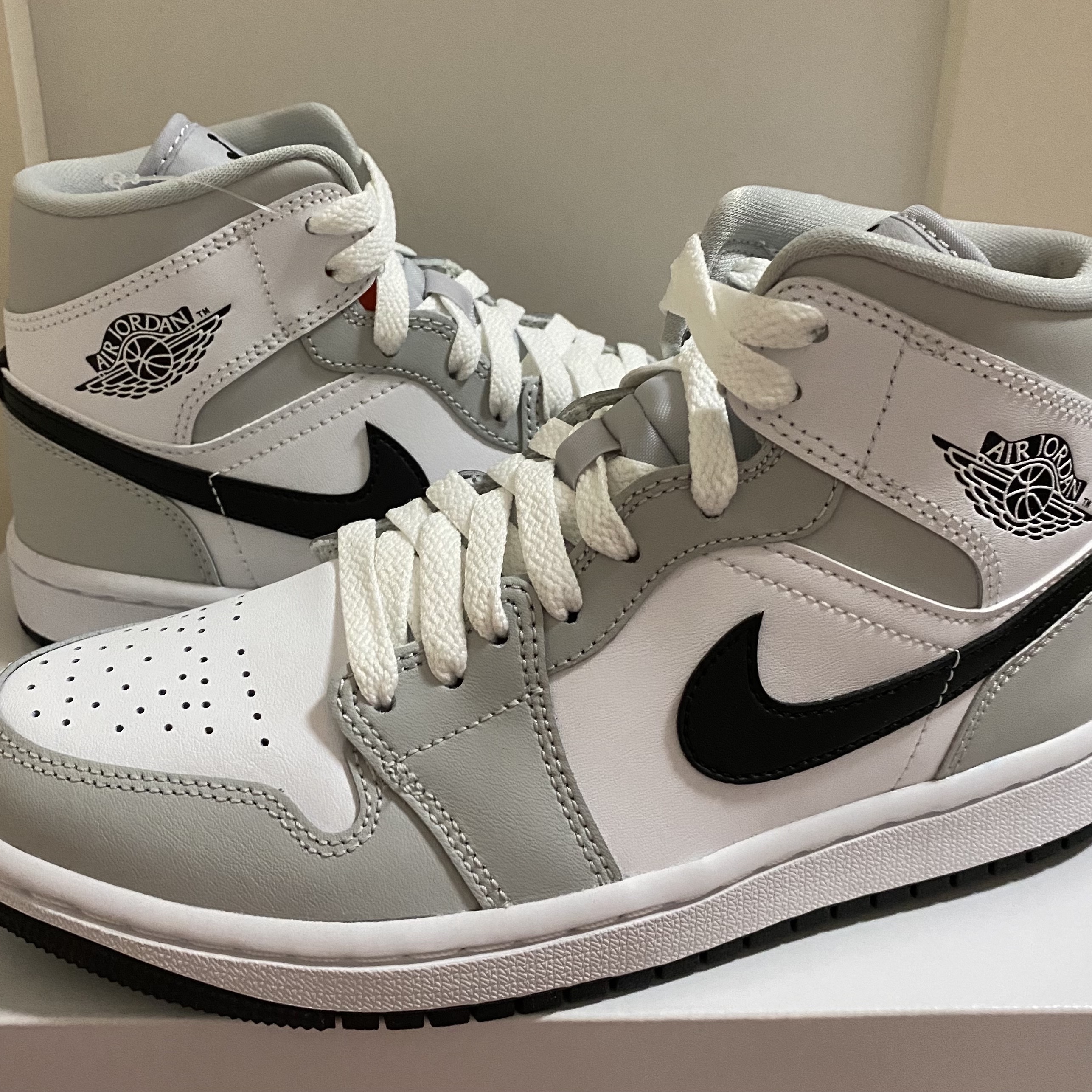 (W) Jordan 1 Mid Grey Fog 착용 스타일 - 2