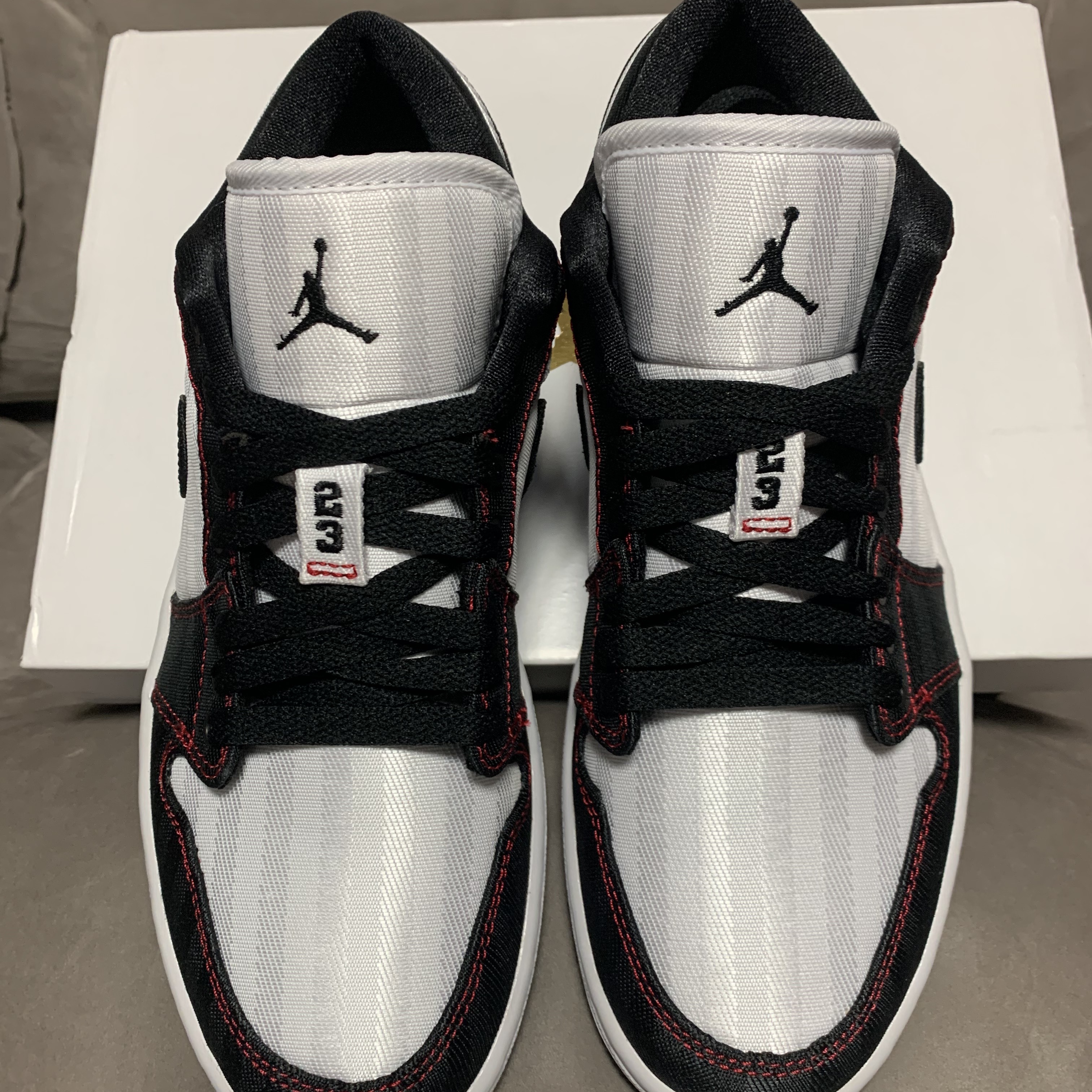 (W) Jordan 1 Low SE Utility White Gym Red Black 착용 스타일 - 1
