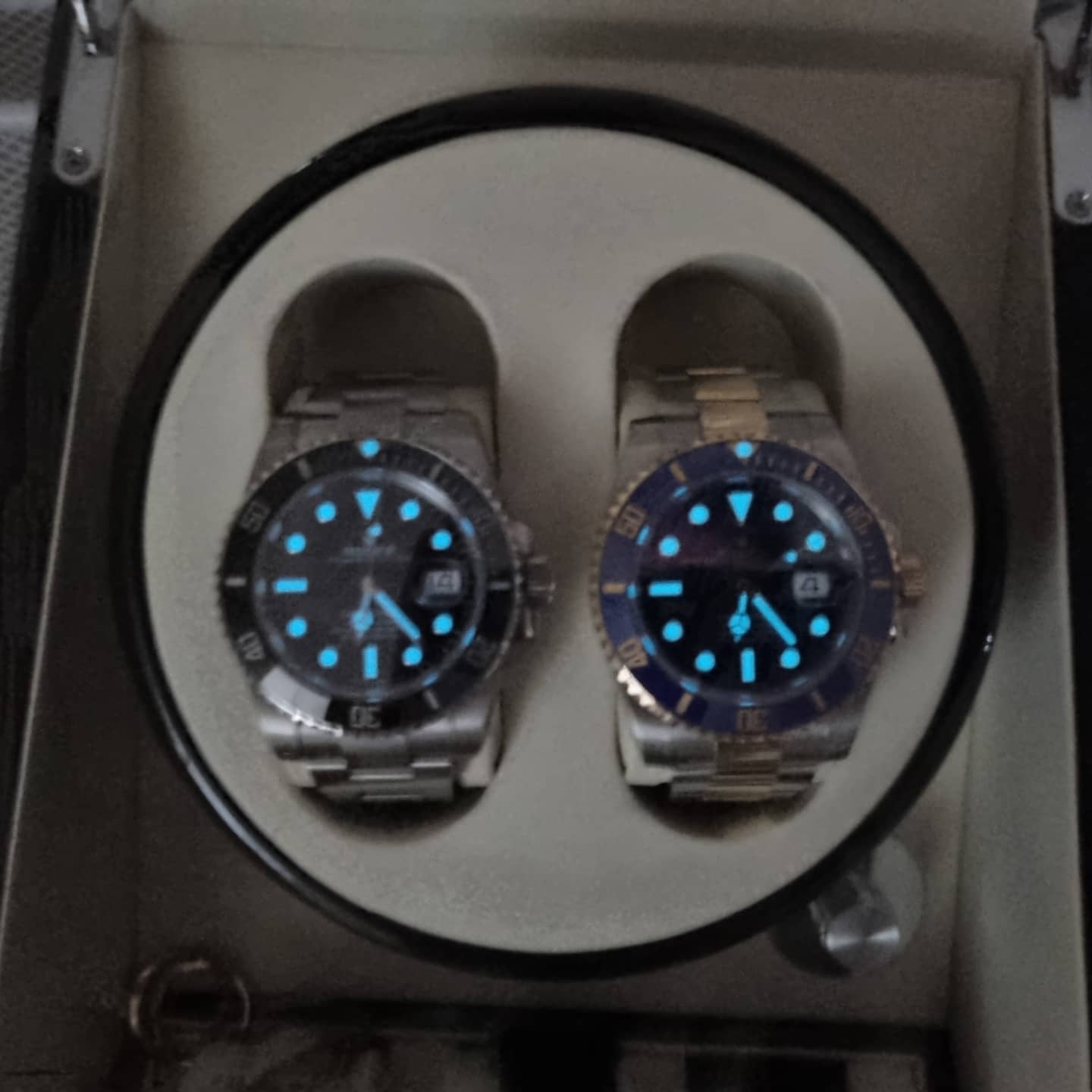 Rolex Submariner Date 40mm 116613LB Royal Blue Oyster, Rolex Submariner 40mm 114060 Black Oyster 착용 스타일 - 4