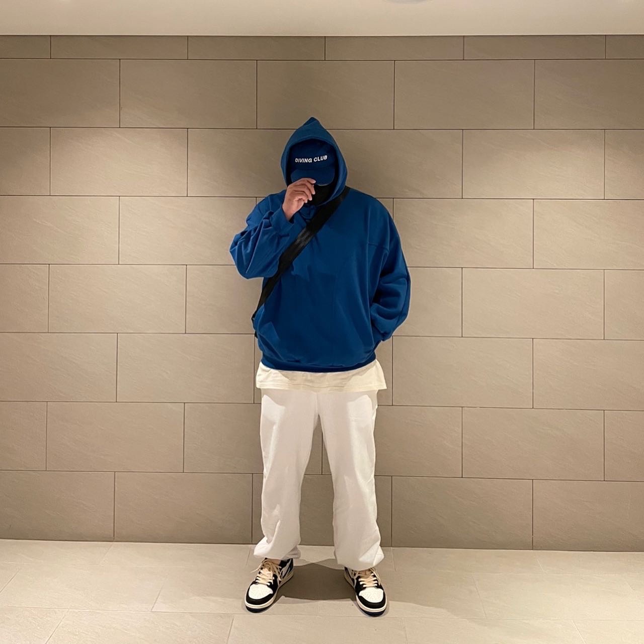 Jordan 1 x Travis Scott x Fragment Retro Low OG SP Military Blue 착용 스타일 - 1