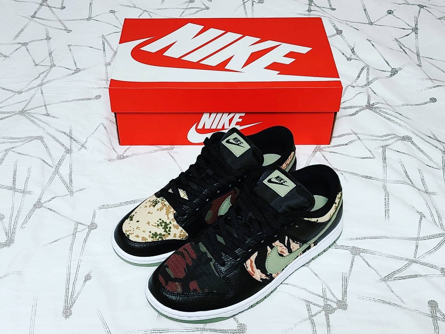 Nike Dunk Low SE Black Multi Camo 착용 스타일 - 1