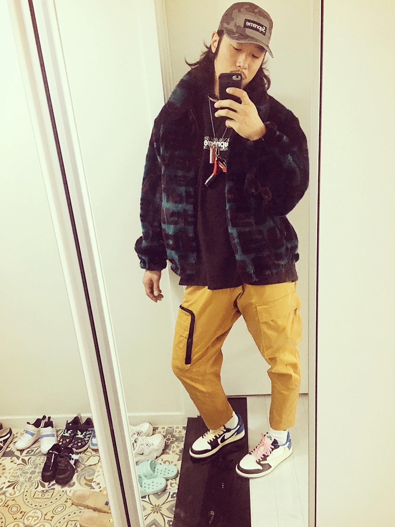 Jordan 1 x Travis Scott x Fragment Retro Low OG SP Military Blue, Supreme Faux Fur Repeater Bomber Jacket Dark Teal - 18SS 착용 스타일 - 1