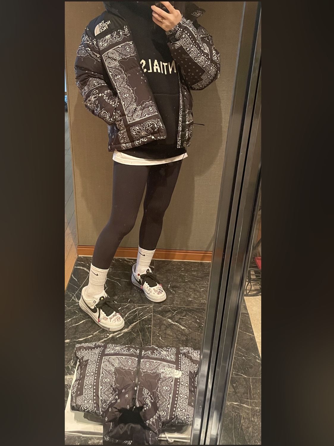 The North Face 1996 Novelty Nuptse Jacket Real Black - 21FW, Essentials Knit Hoodie Black - 20FW 착용 스타일 - 3