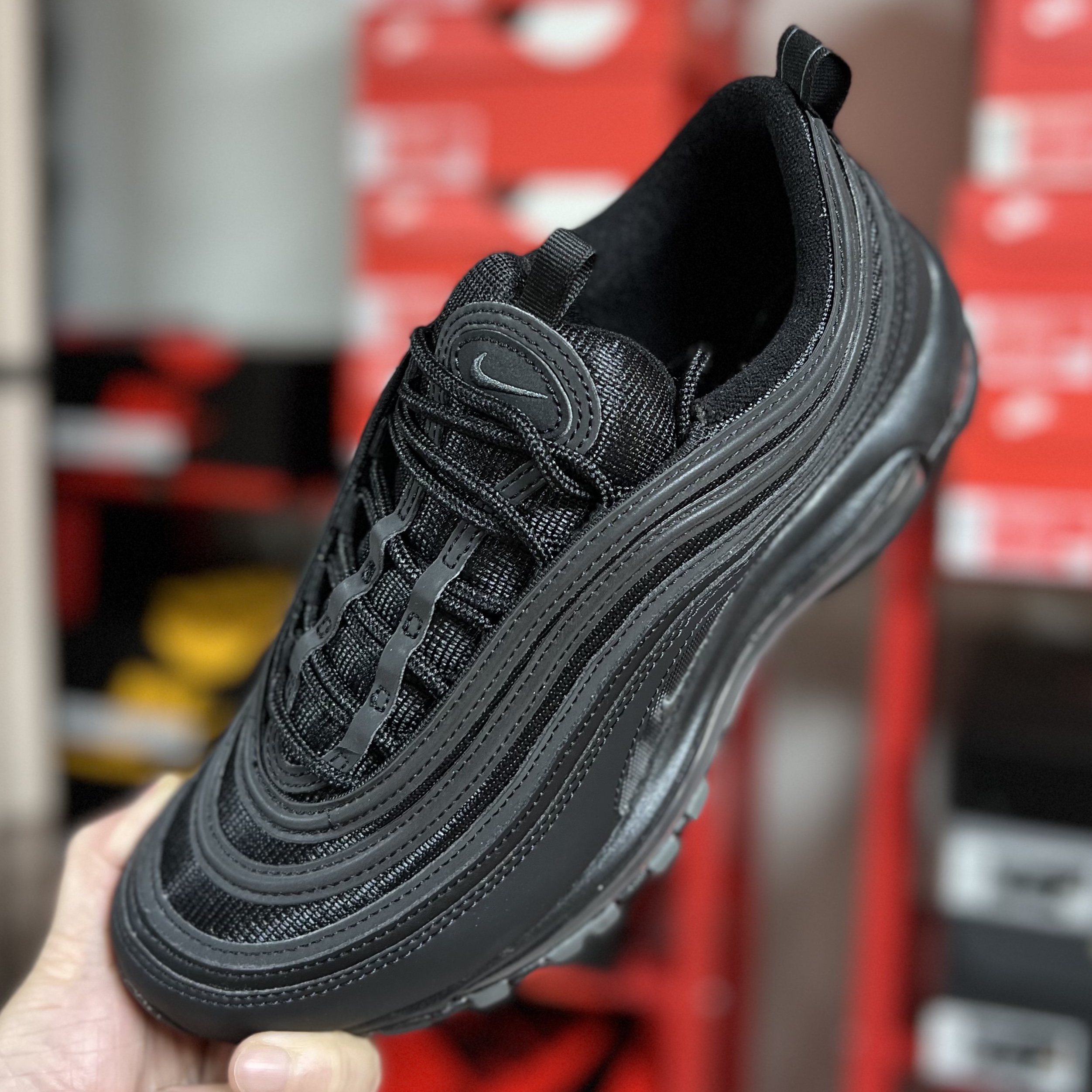 (W) Nike Air Max 97 Black Dark Grey 착용 스타일 - 1