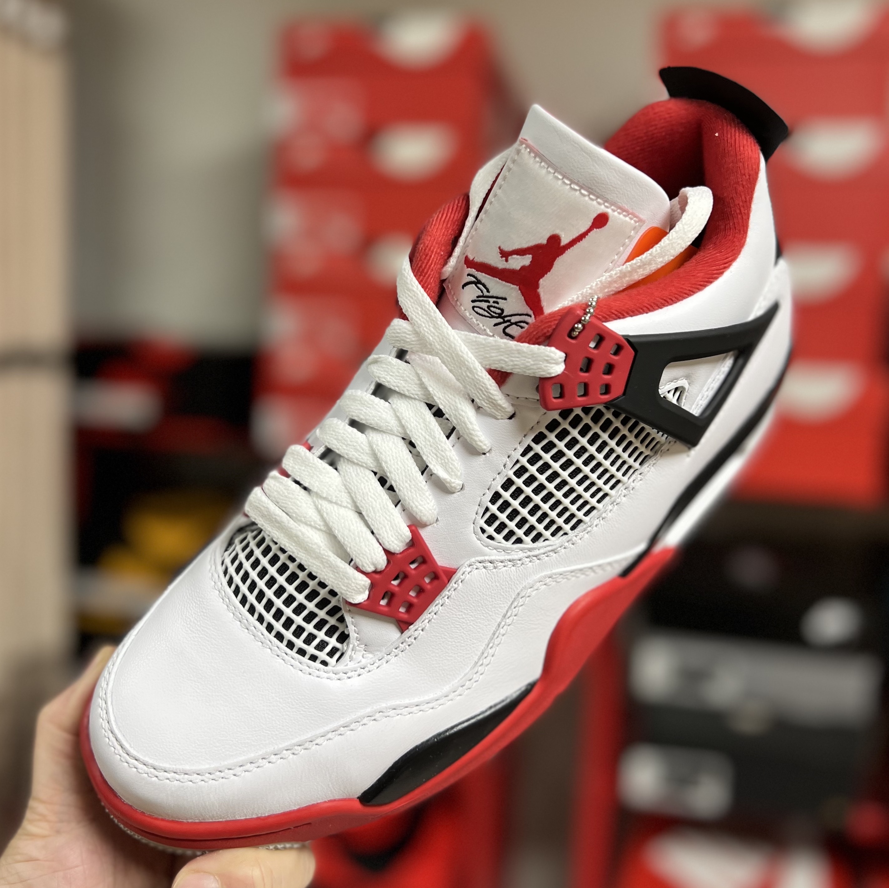 Jordan 4 Retro OG Fire Red 2020 착용 스타일 - 1