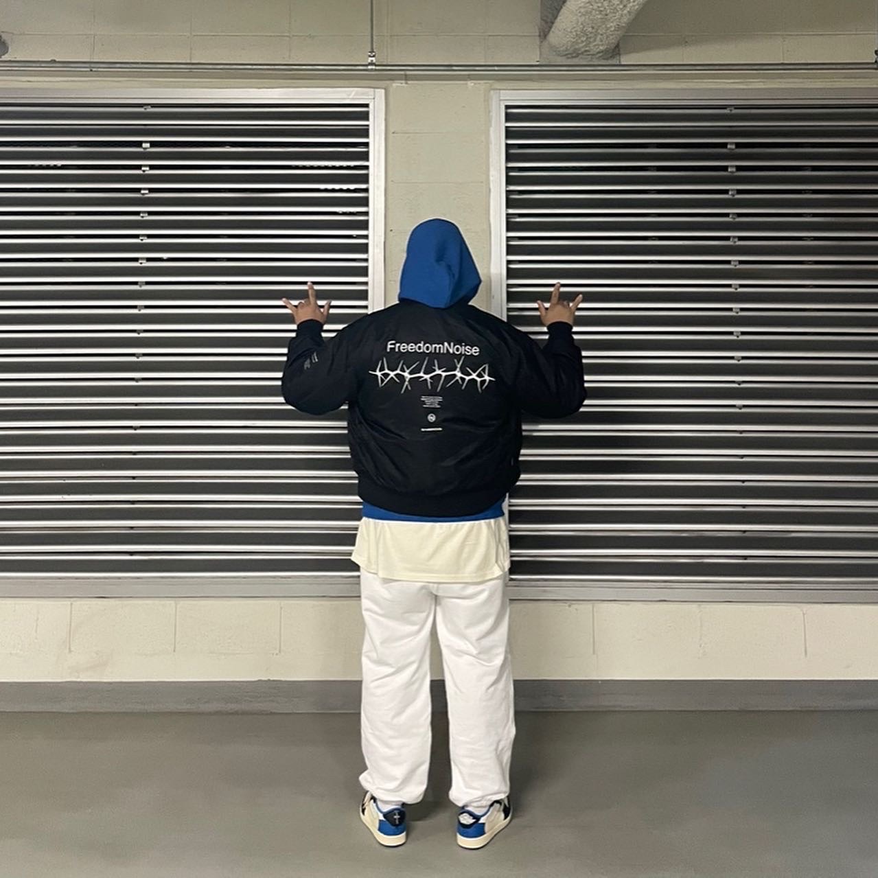 Jordan 1 x Travis Scott x Fragment Retro Low OG SP Military Blue 착용 스타일 - 4
