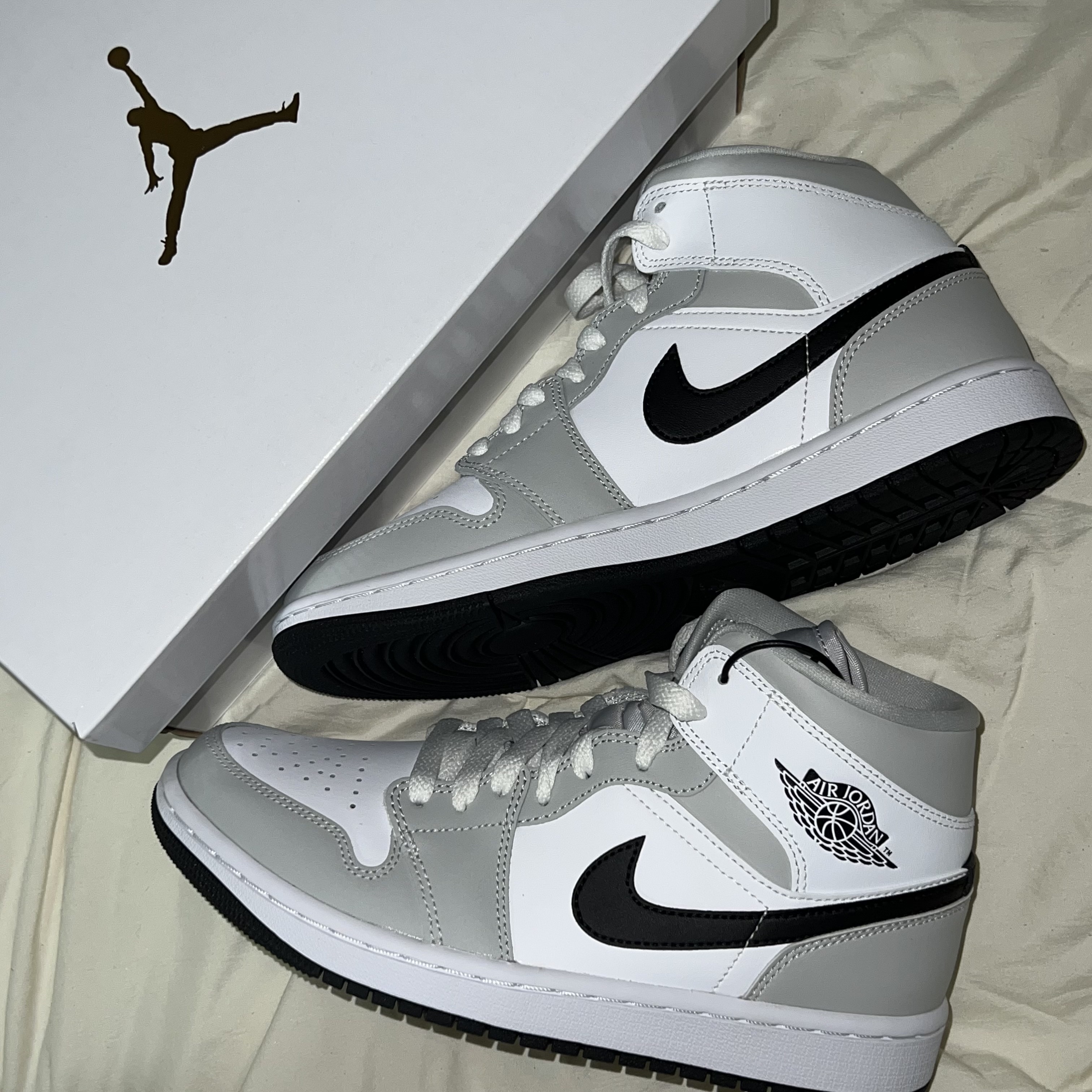 (W) Jordan 1 Mid Grey Fog 착용 스타일