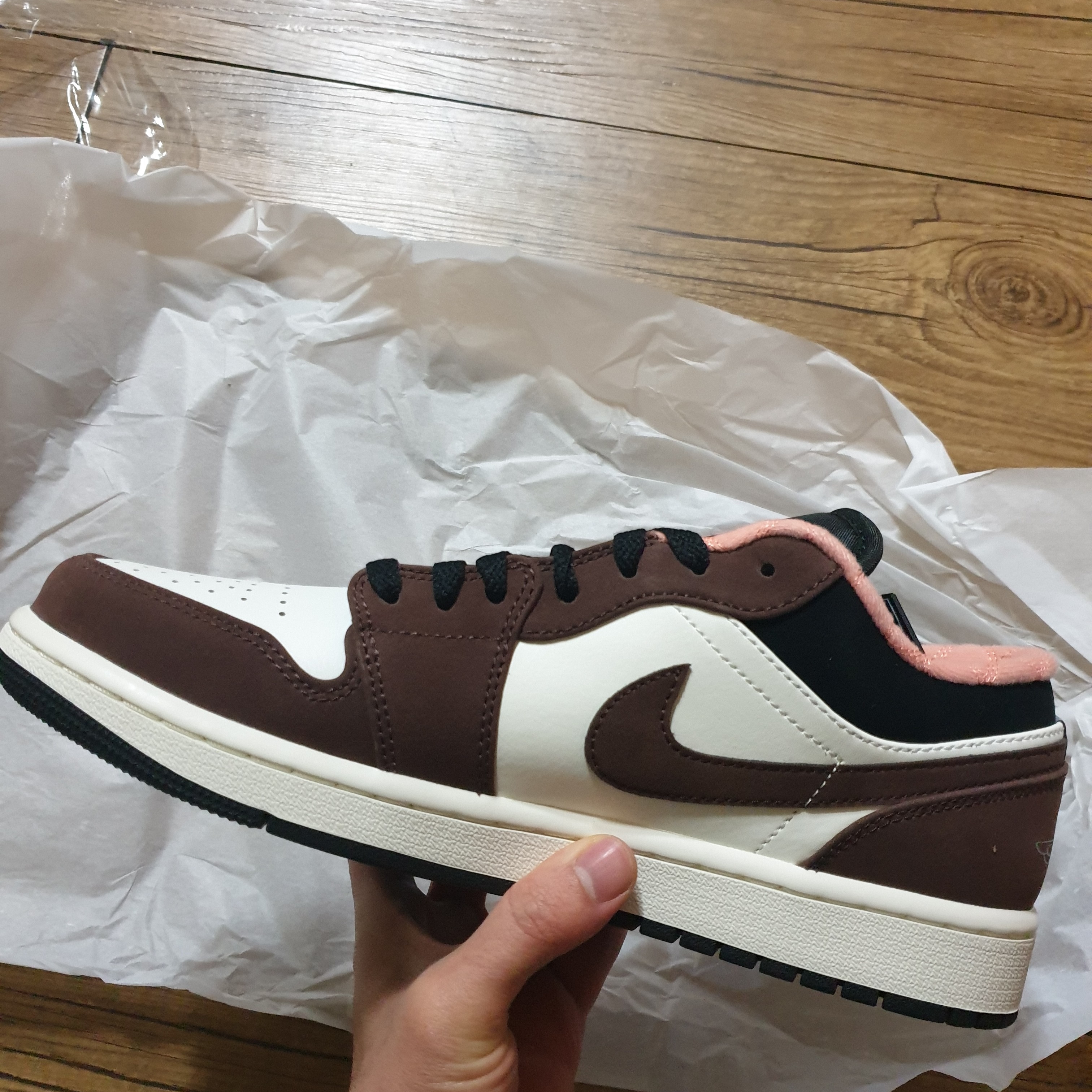 Jordan 1 Low SE Chocolate Bliss 착용 스타일
