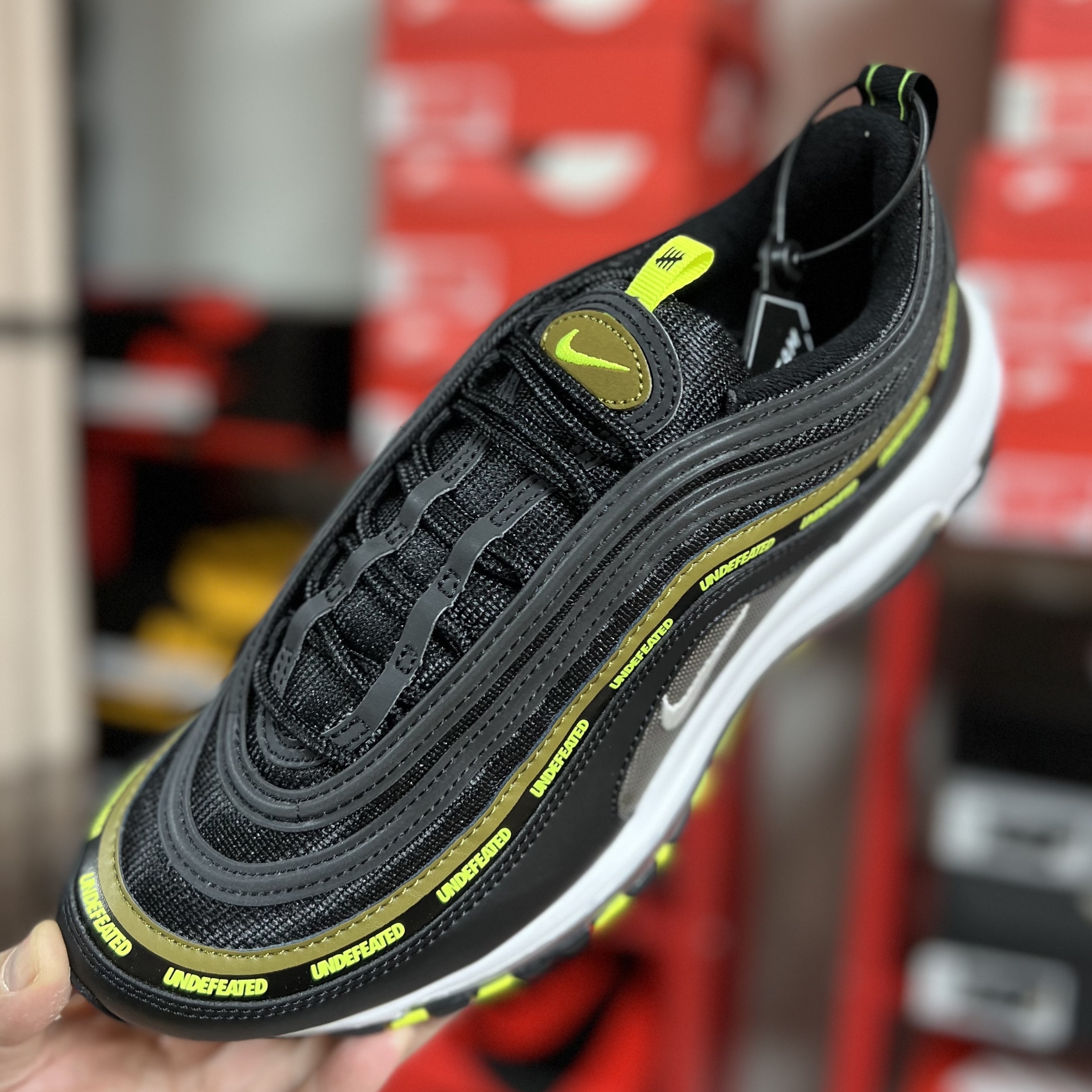 Nike x Undefeated Air Max 97 Black Volt 착용 스타일 - 1