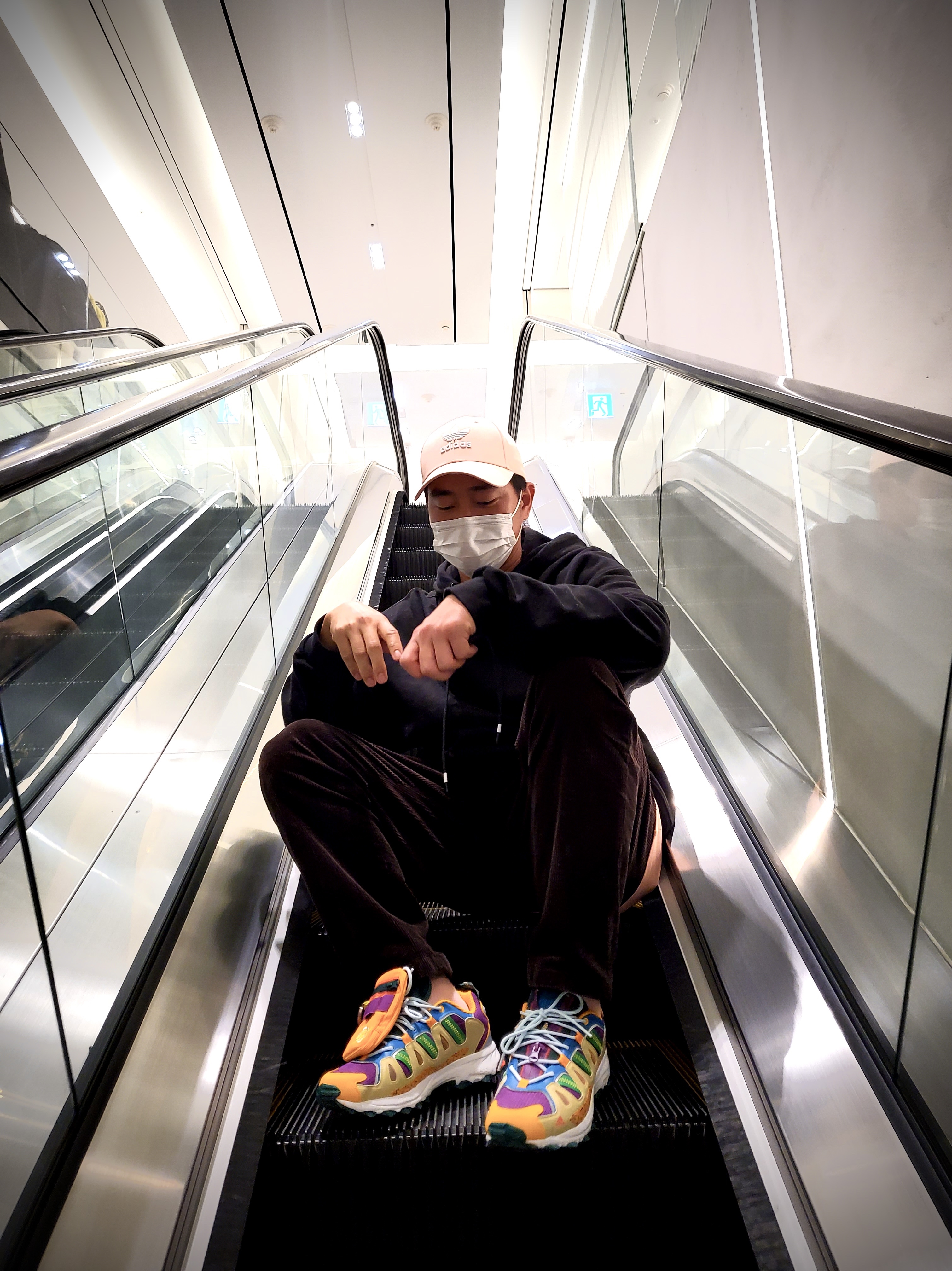Adidas x Sean Wotherspoon Superturf Adventure Jiminy Cricket 착용 스타일
